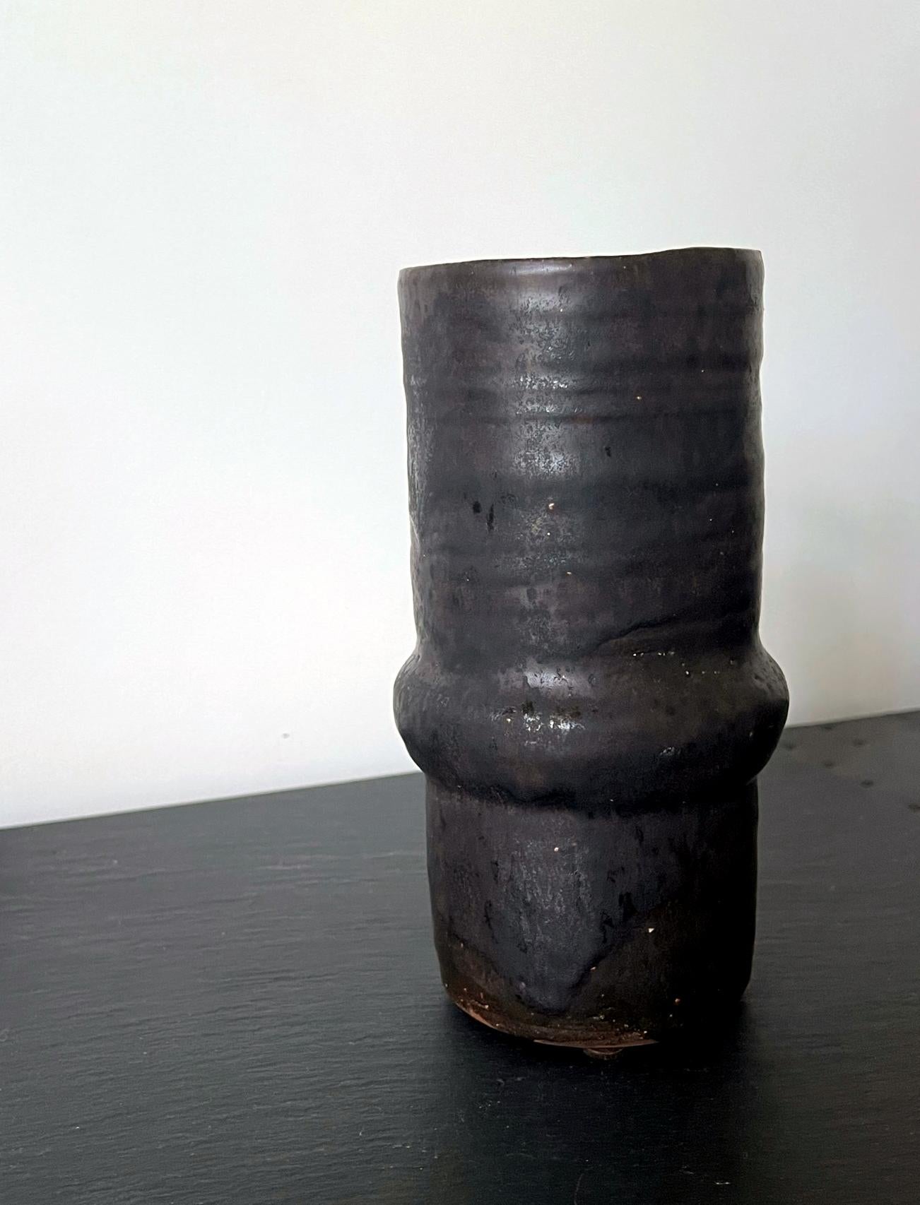 Vaso geometrico in ceramica con smalto metallico nero Beatrice Wood in vendita 4