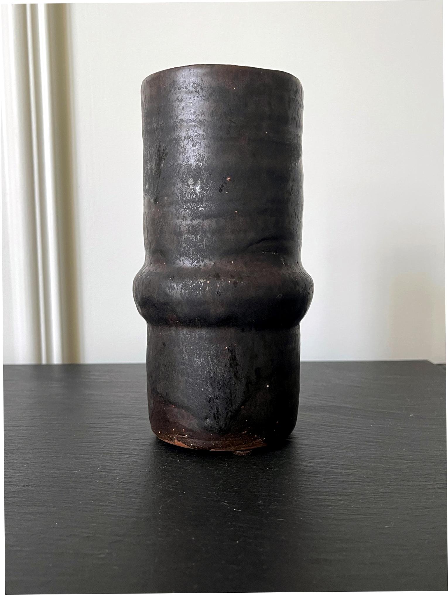 Moderno Vaso geometrico in ceramica con smalto metallico nero Beatrice Wood in vendita