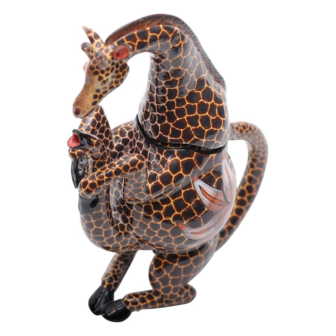 Teiera Giraffa
Dipinto a mano da Winnie Mchunu e scolpito da Sfiso Mvelase

La teiera Giraffe è una splendida opera d'arte in ceramica realizzata con cura e creatività dai talentuosi artisti Winnie Mchunu e Sfiso Mvelase presso Love Art Ceramic in