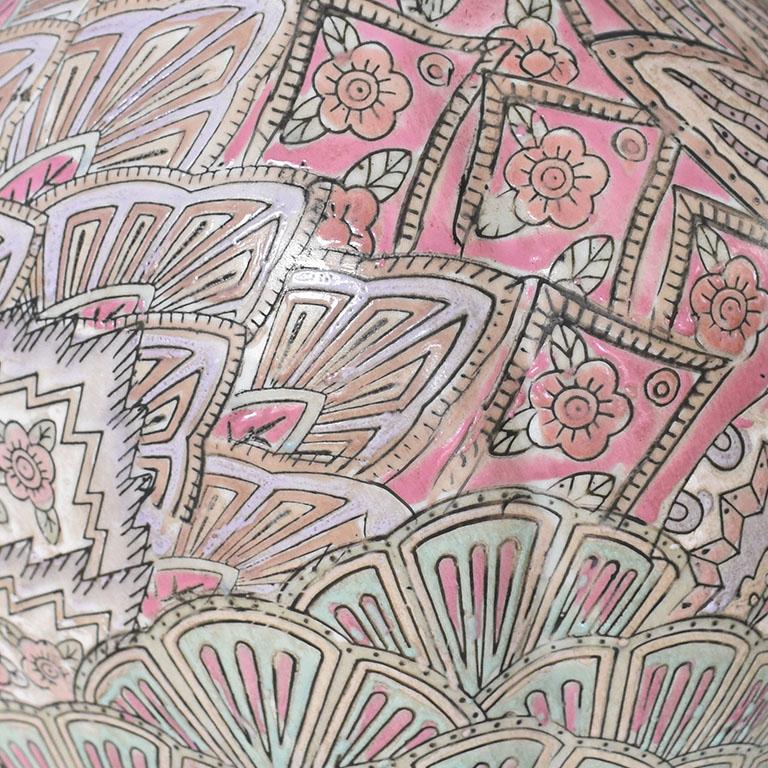 Chinoiseries Vase en céramique émaillée Famille Rose à motif de points de flamme Chinoiserie en vente