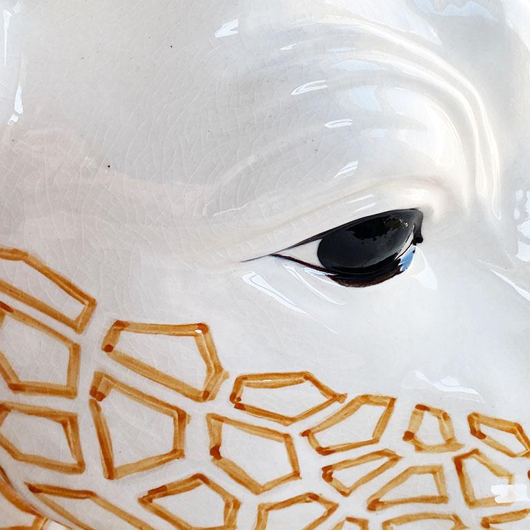 Keramikvase oder Pflanzgefäß, glasiert, handbemalte Giraffen-Tierskopf-Vase oder Pflanzgefäß (Moderne der Mitte des Jahrhunderts) im Angebot