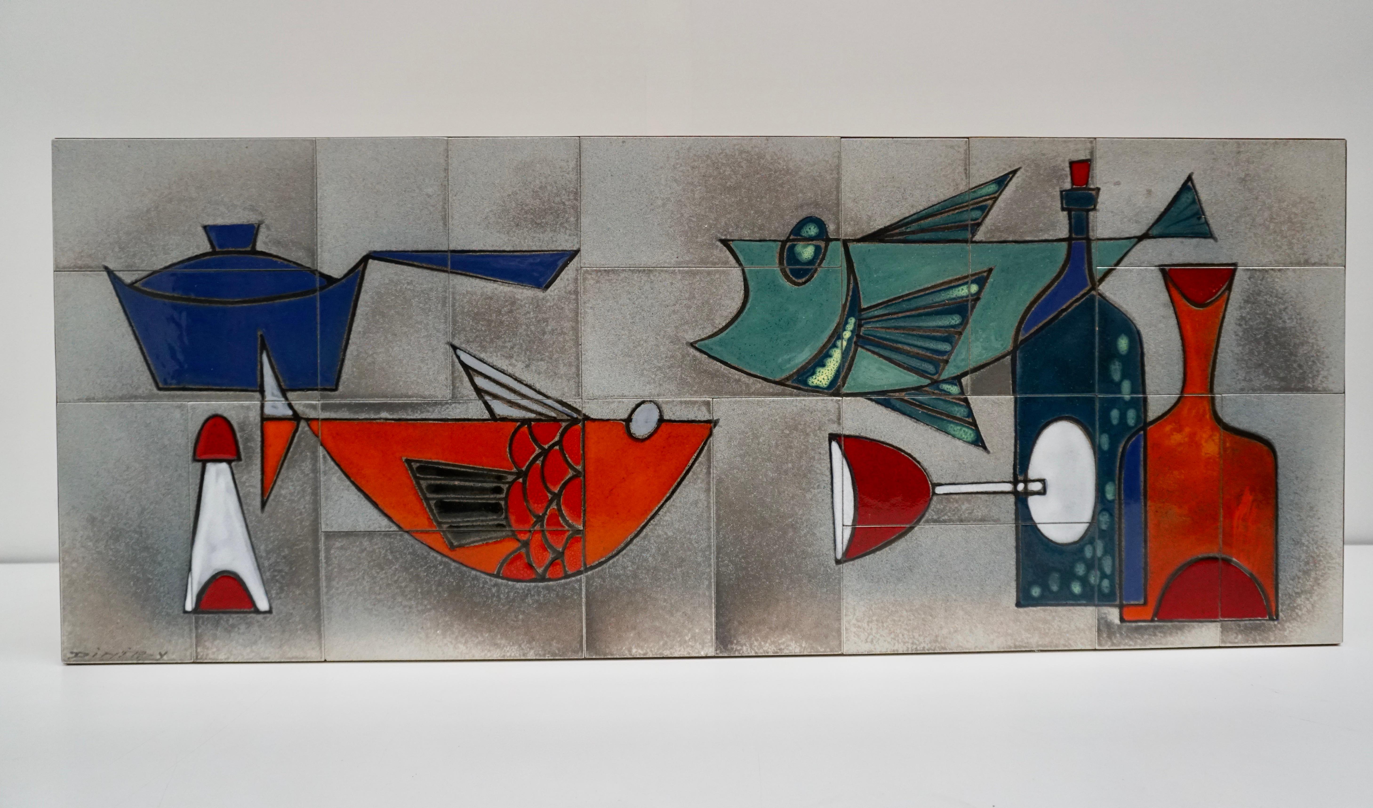 italien Table basse en céramique émaillée décorée de poissons et de bouteilles en vente