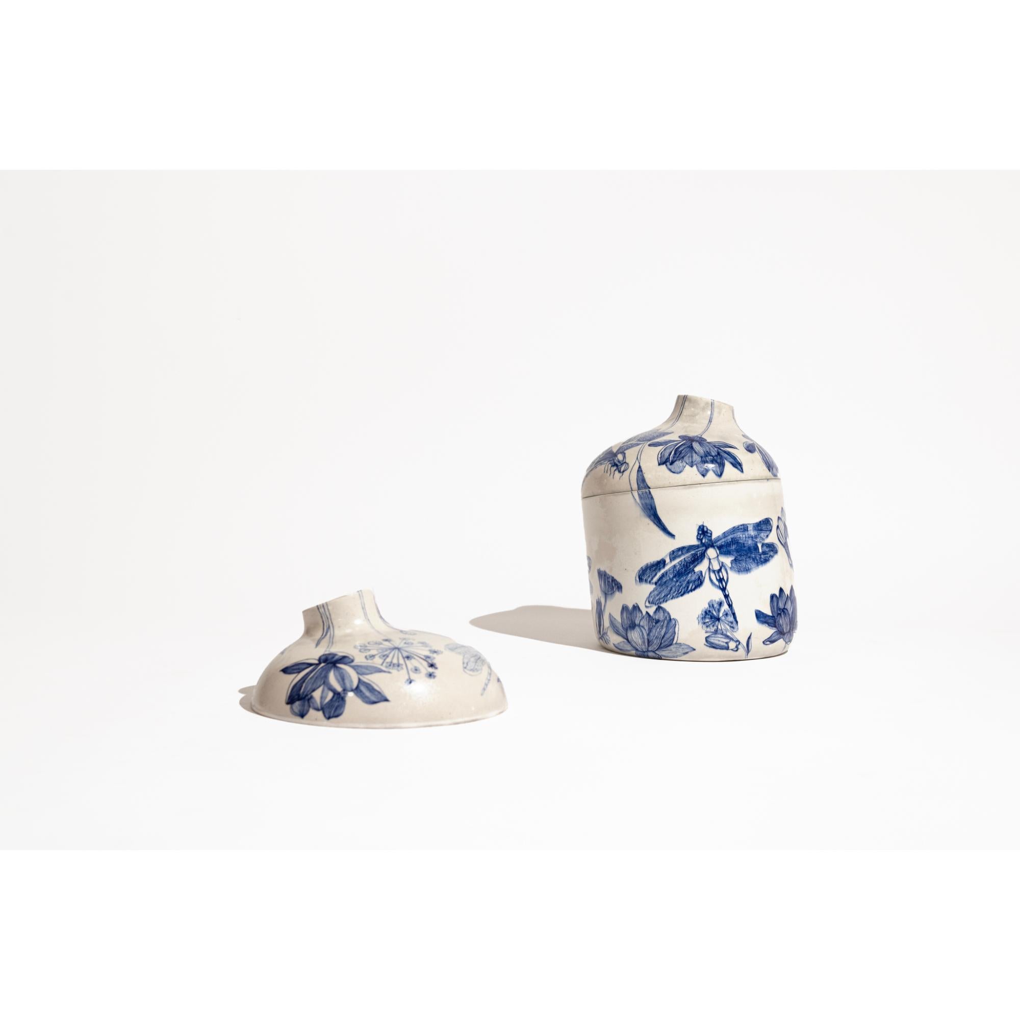 Keramik glasiert, Vulkane Set von Newblue
Abmessungen: 
T 27 x B 27 x H 33 cm
T 26 x B 26 x H 12,15 cm
MATERIALIEN: Recycelte Sanitärkeramik, recyceltes Glas, Quarz und Bindemittel auf Pflanzenbasis 

Räuchergefäße in Form von Vulkanen erforschen