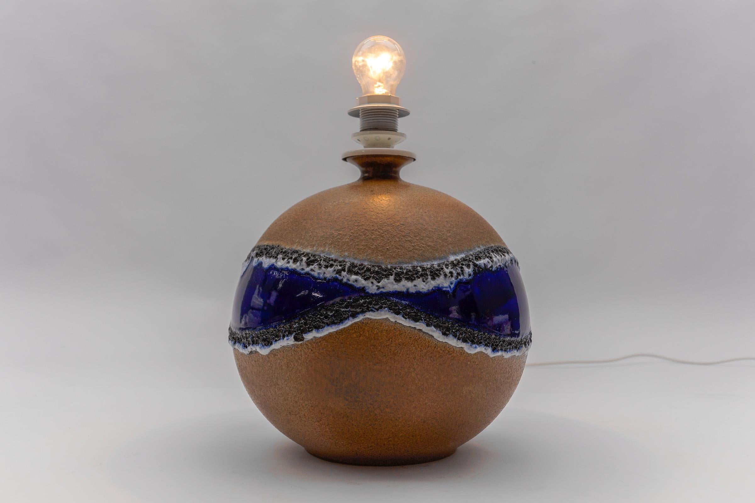 Keramischer Globus Mid Century Modern Tischlampenfuß aus Keramik von LEOLA, 1960er Jahre (Moderne der Mitte des Jahrhunderts) im Angebot