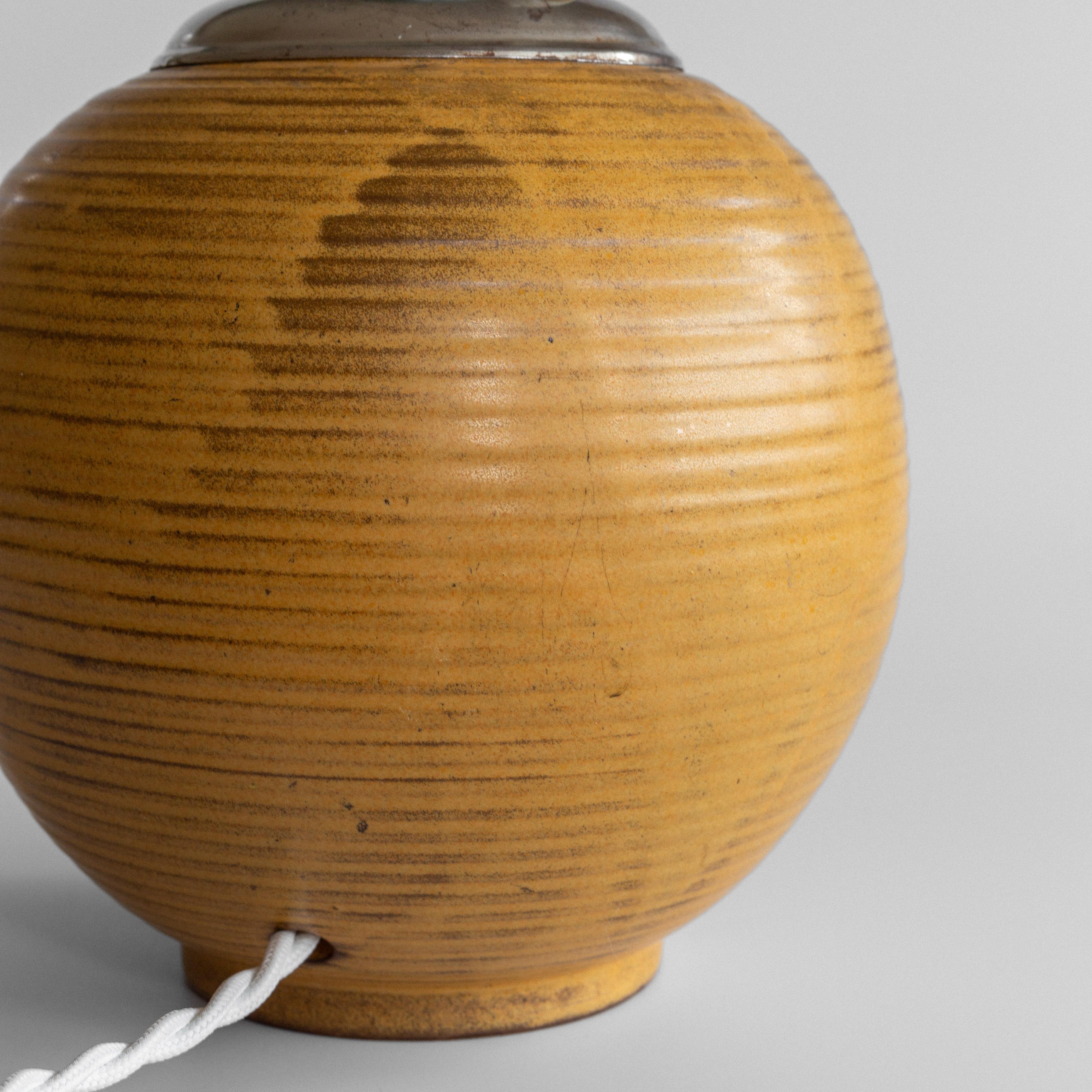 Ceramic Globe Table Lamp by Upsala Ekeby, 1930s, Sweden, Scandinavian Modern For Sale 4