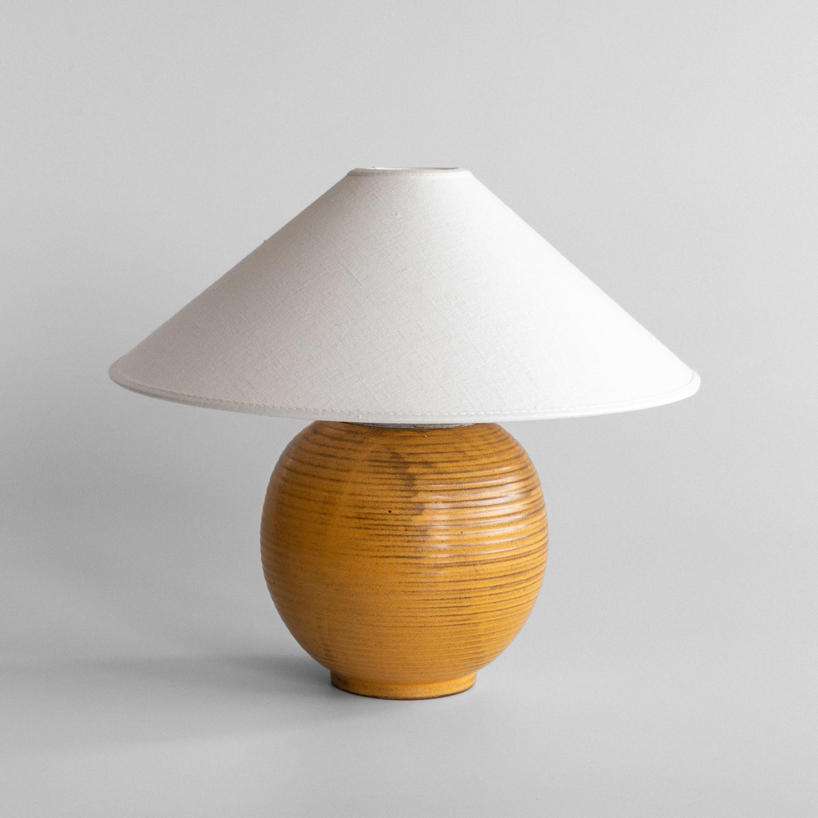 Ceramic Globe Table Lamp by Upsala Ekeby, 1930s, Sweden, Scandinavian Modern In Good Condition For Sale In Stockholm, SE