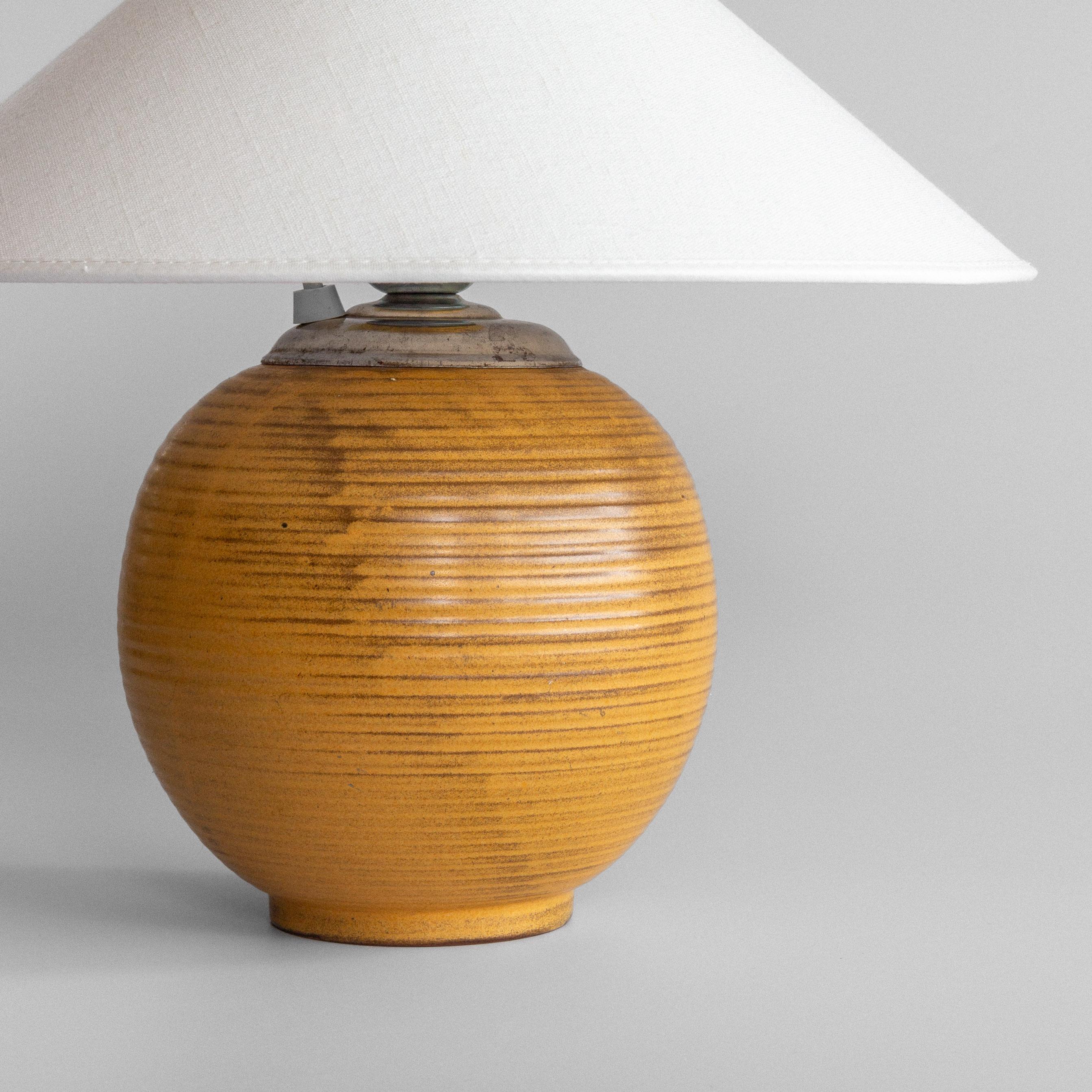 Mid-20th Century Ceramic Globe Table Lamp by Upsala Ekeby, 1930s, Sweden, Scandinavian Modern For Sale