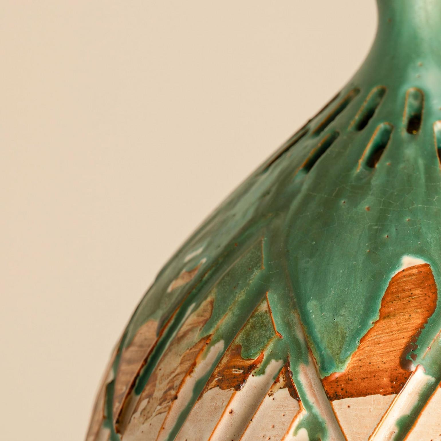 Grünbraun-beige Keramik-Anhänger, Dänemark, 1960er Jahre (Moderne der Mitte des Jahrhunderts) im Angebot