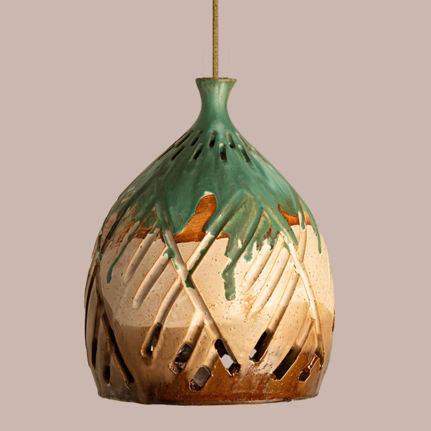 Grünbraun-beige Keramik-Anhänger, Dänemark, 1960er Jahre (Mitte des 20. Jahrhunderts) im Angebot