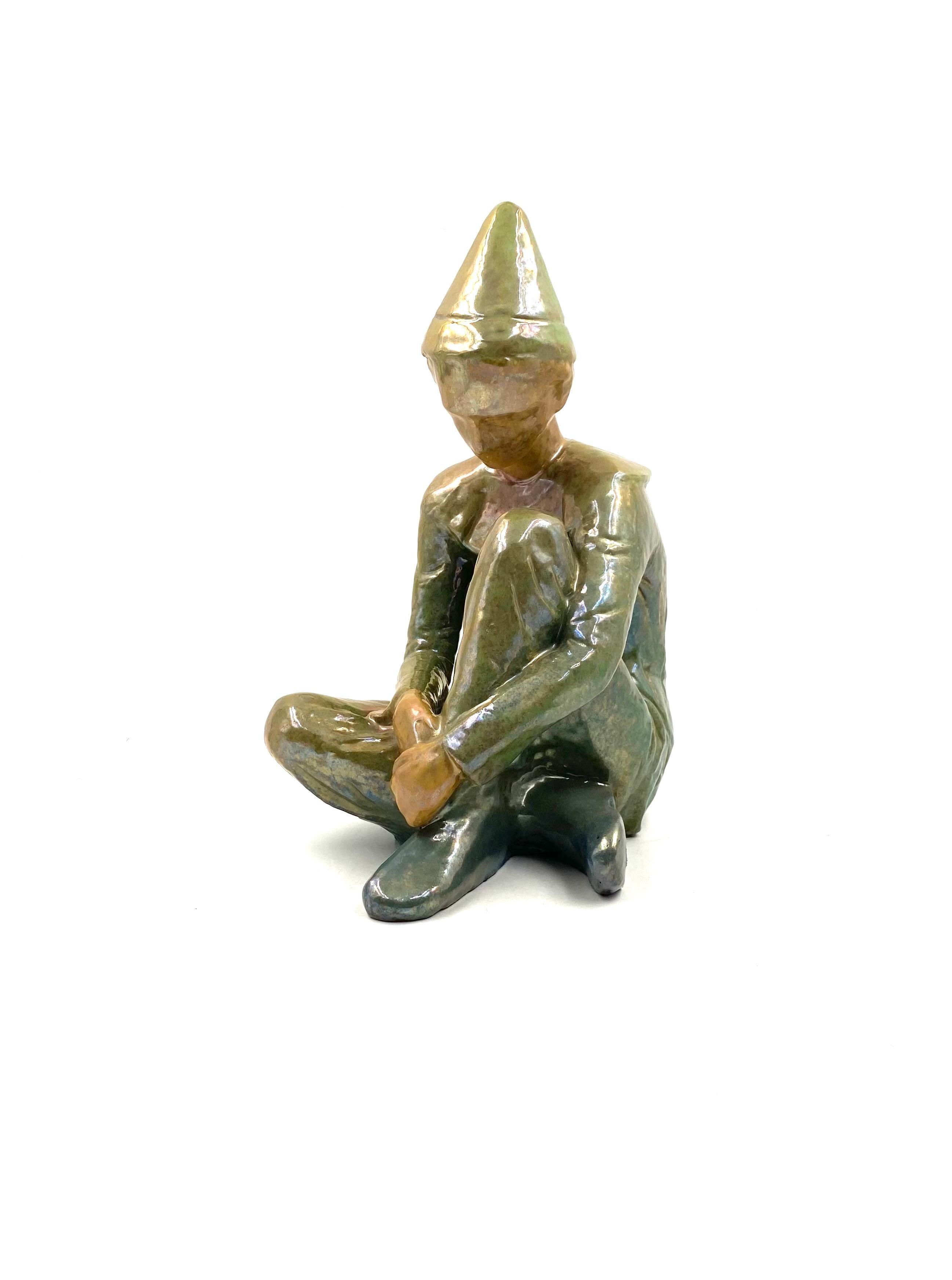 Ceramic green figure of Sitting boy, Giordano Tronconi, Faenza Italy, 1950s For Sale 2