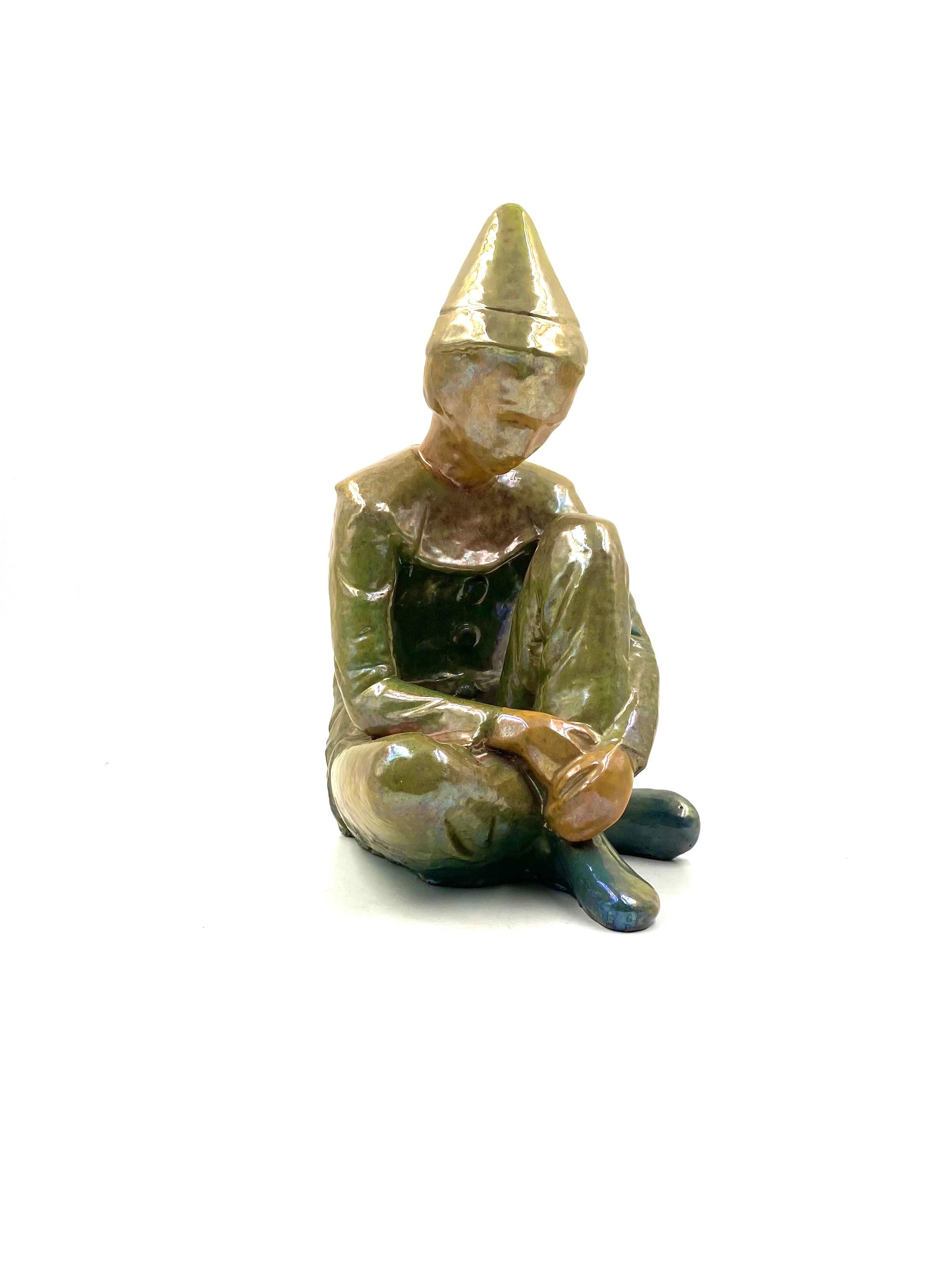 Ceramic green figure of Sitting boy, Giordano Tronconi, Faenza Italy, 1950s For Sale 4