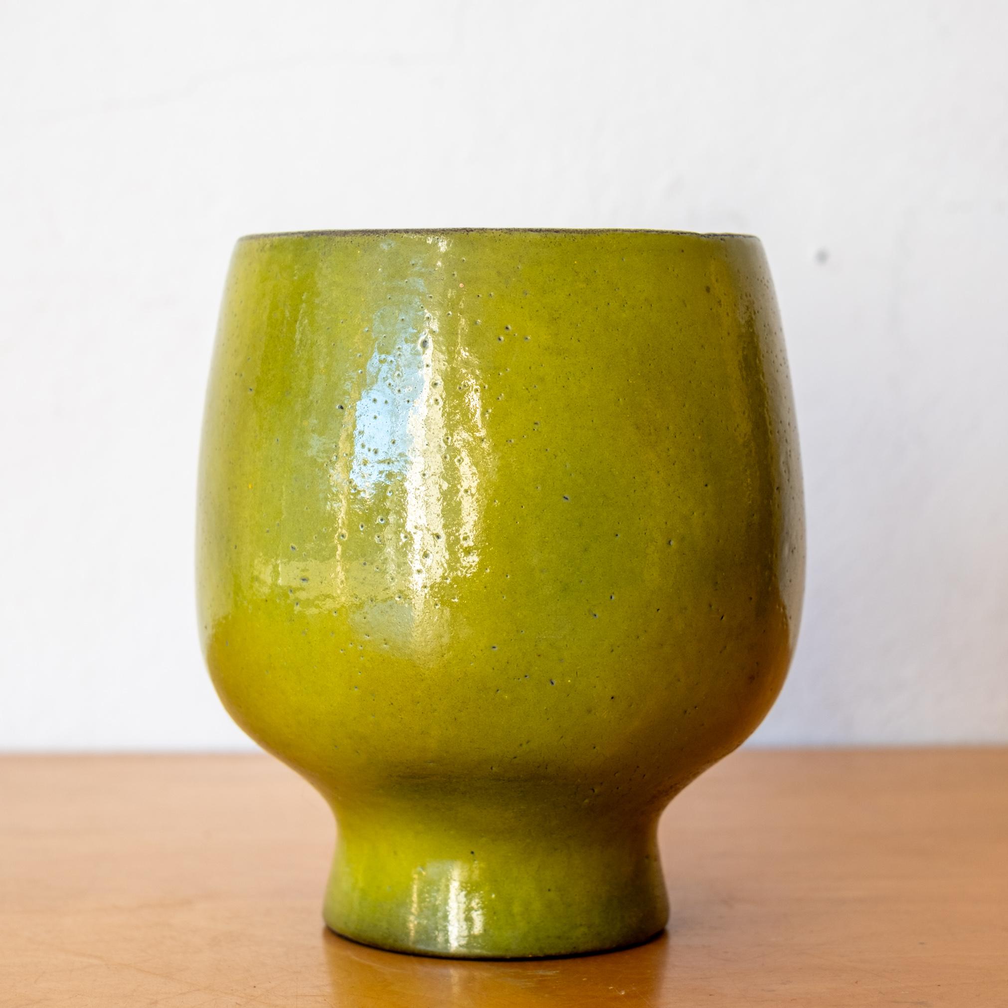 Mid-Century moderno Vaso verde in ceramica di Jacques and Dani Ruelland Francia 1960s in vendita