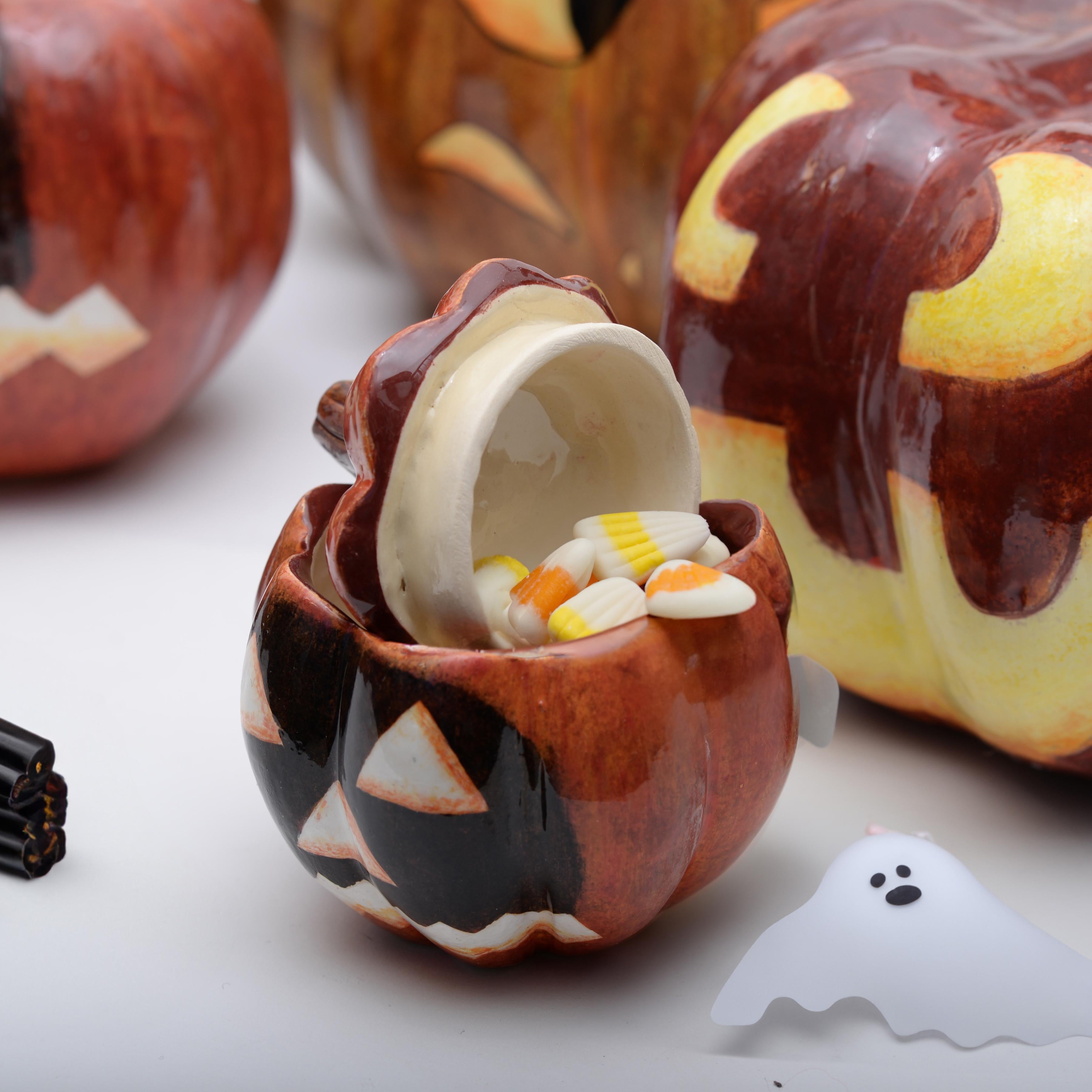 Piccola zuppiera di Halloween in ceramica, realizzata a mano in Sudafrica In condizioni Nuovo in vendita a North Miami, FL