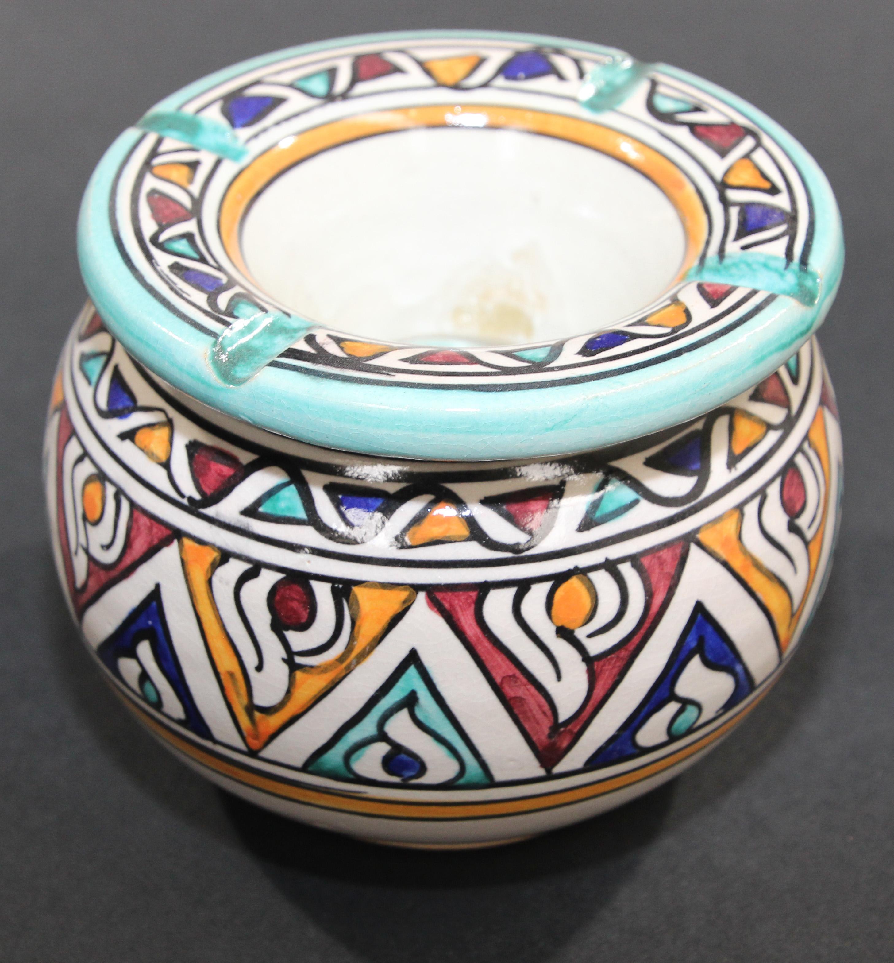 Large Moroccan covered hand painted ceramic ashtray.
Handcrafted Moroccan ceramic covered ash receiver.
This covered ashtray could be used indoor and outdoor.
If used indoor the cover will keep the smell of ashes in.
Hand painted Moorish