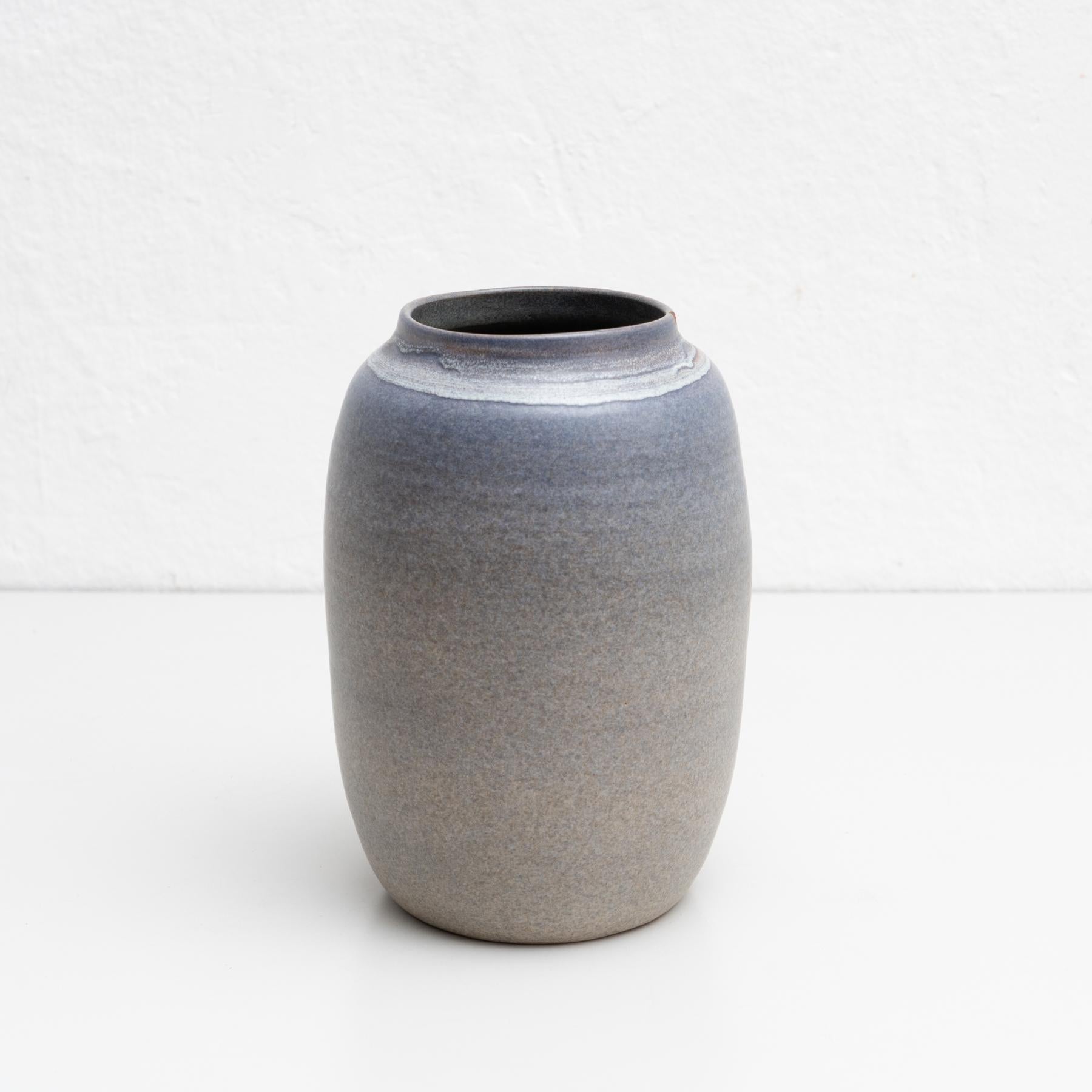 Jarrón de cerámica azul pintado a mano, hacia 1960 Moderno de mediados de siglo en venta