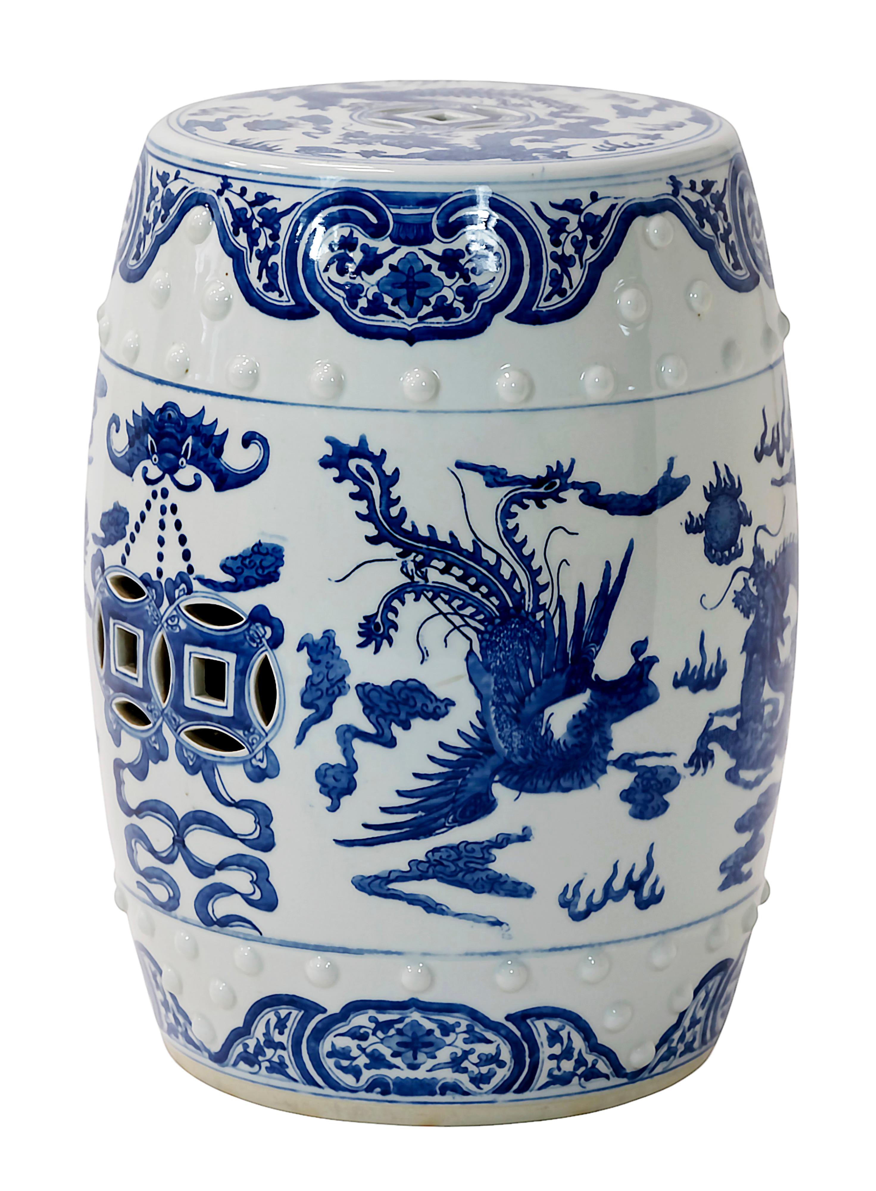 Vintage Chinese ceramic garden stool with hand painted decor in blue and white dragon motives.
Very good/excellent vintage condition.

 
