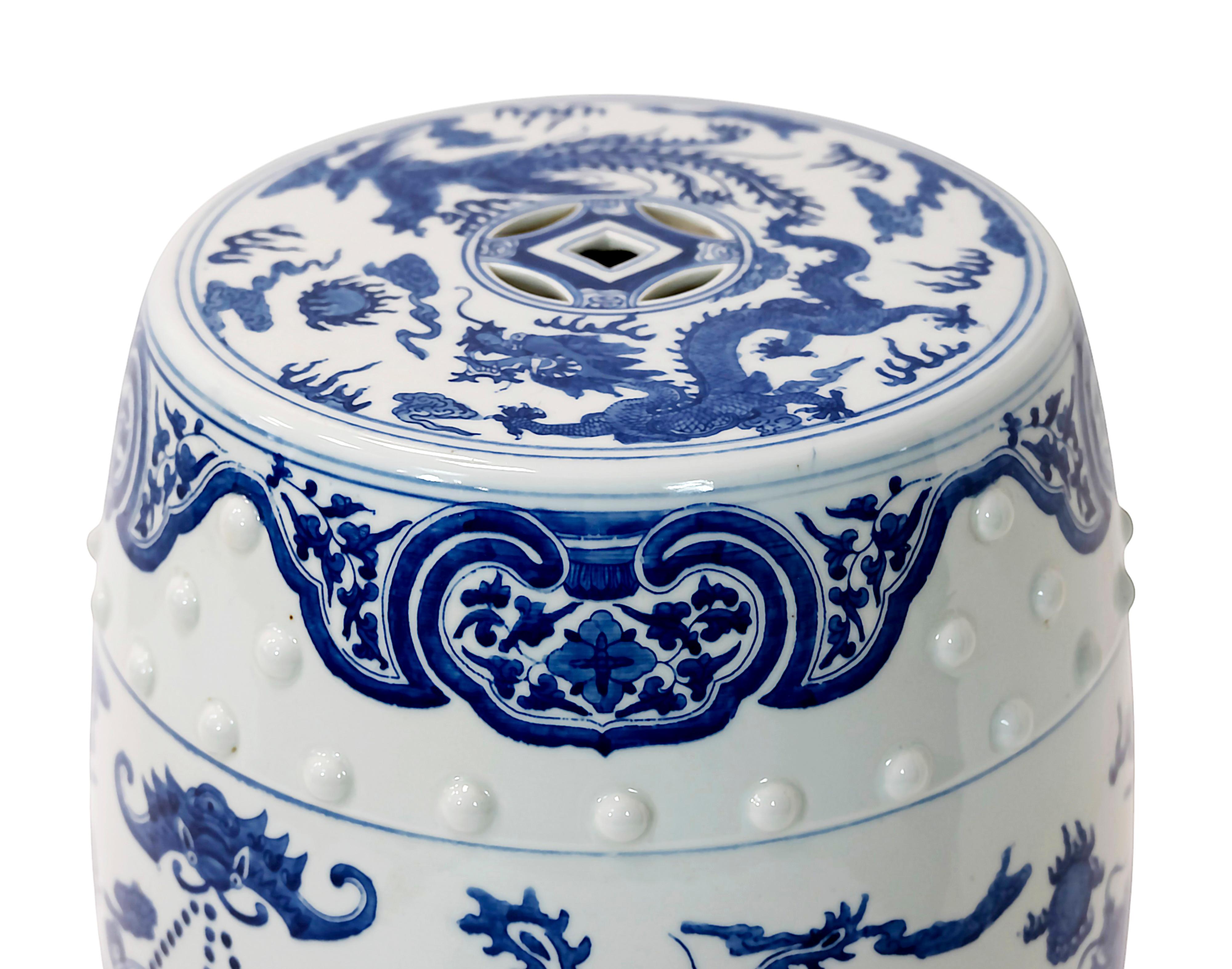 Ceramic Hand Painted Chinese Garden Stool In Good Condition For Sale In Vilnius, LT