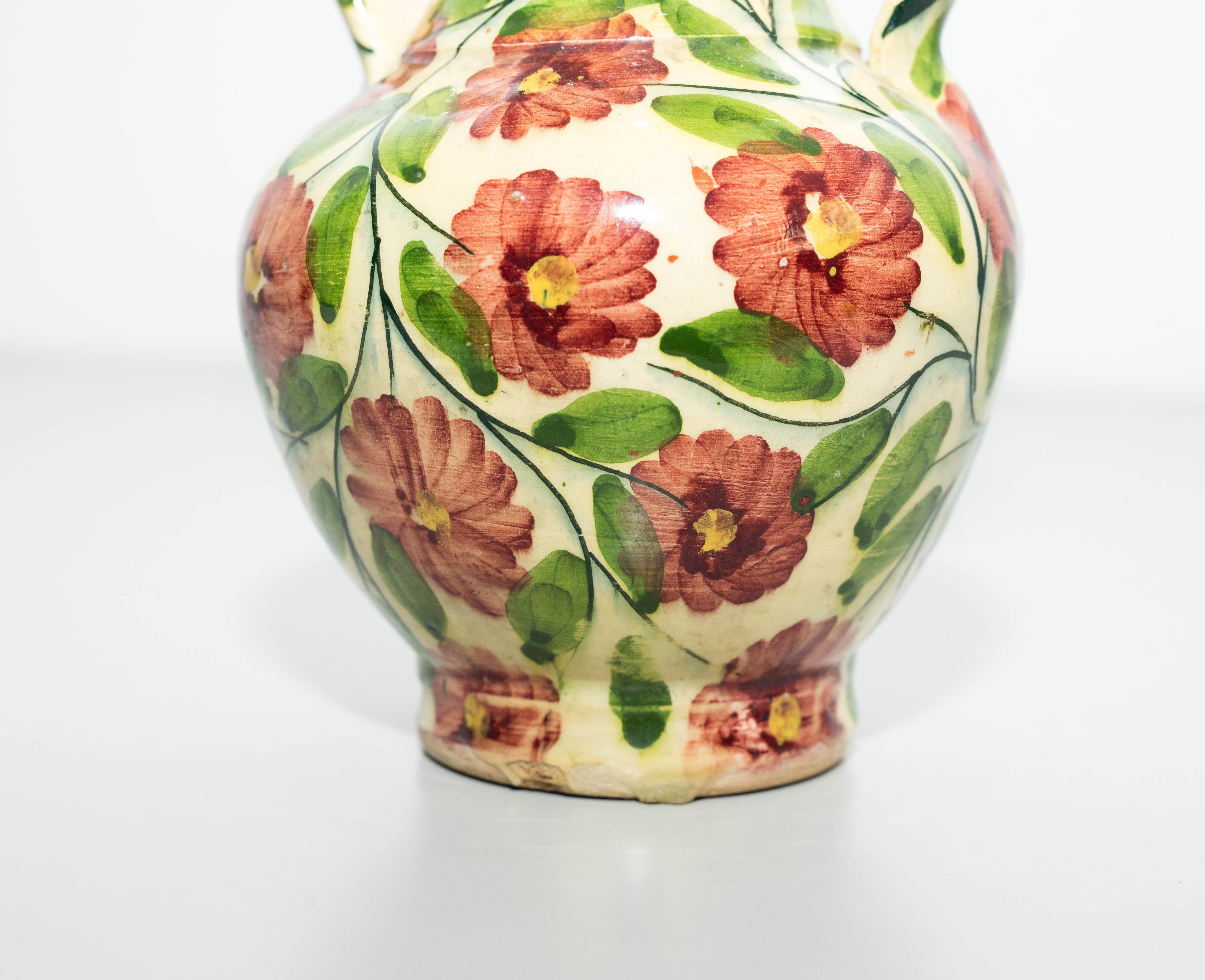 Jarrón de cerámica con flores pintado a mano, hacia 1960 en venta 1
