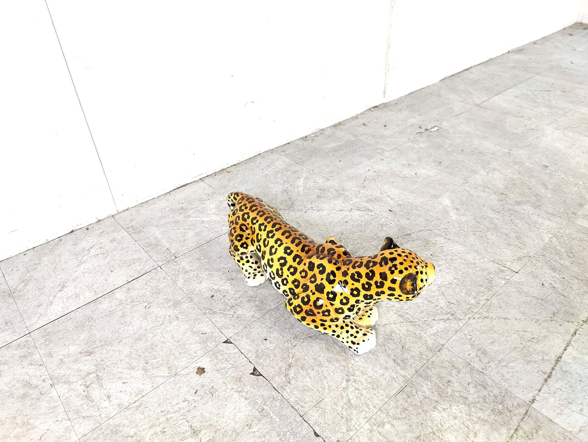 Leopardo de cerámica pintado a mano, años 60 Italia mediados del siglo XX en venta