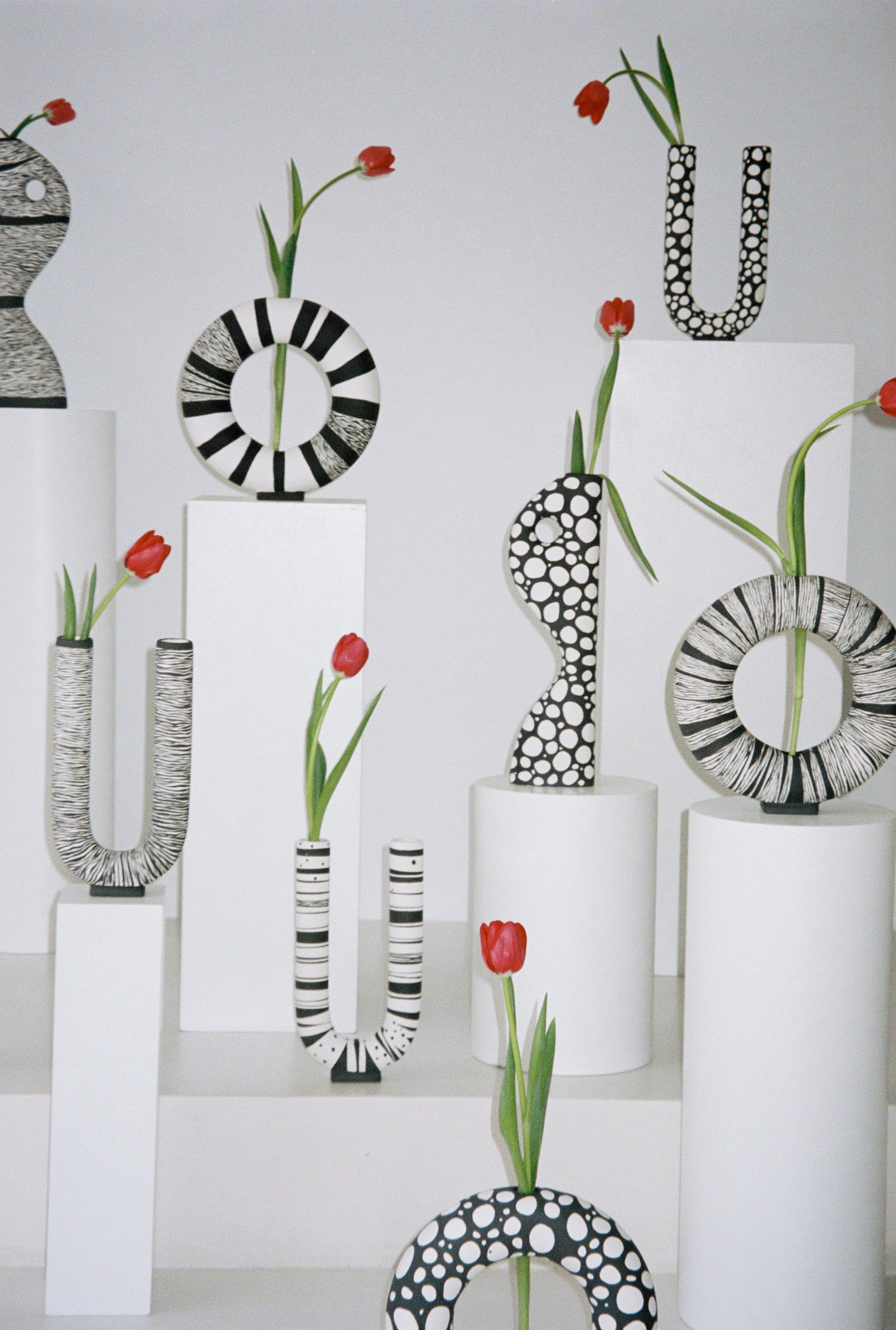 Vase ceramic hand painted limited edition black and white - Vacuum In New Condition For Sale In BARCELONA, ES