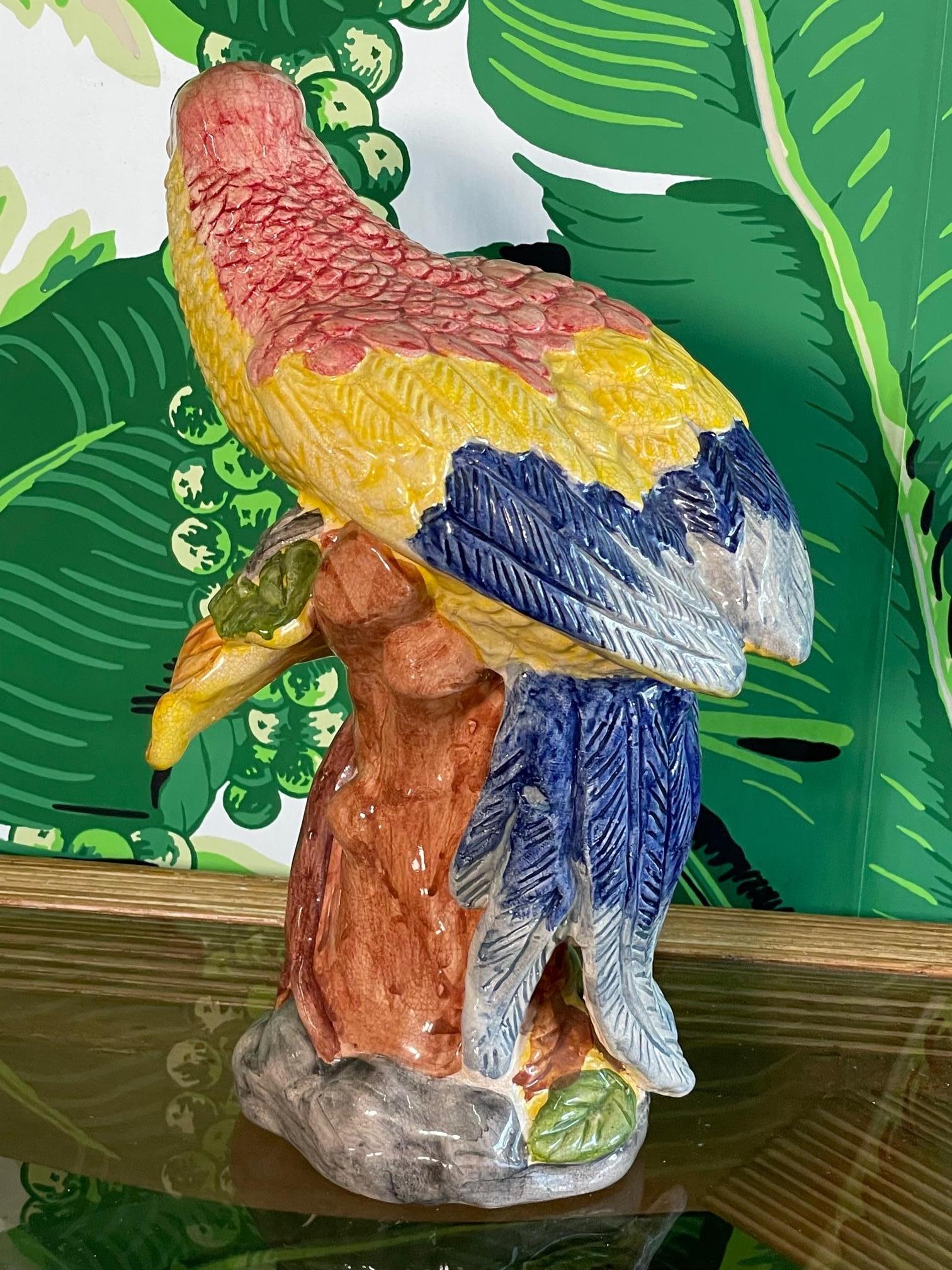 Handbemalte Papagei-Figur aus Keramik im Zustand „Gut“ im Angebot in Jacksonville, FL