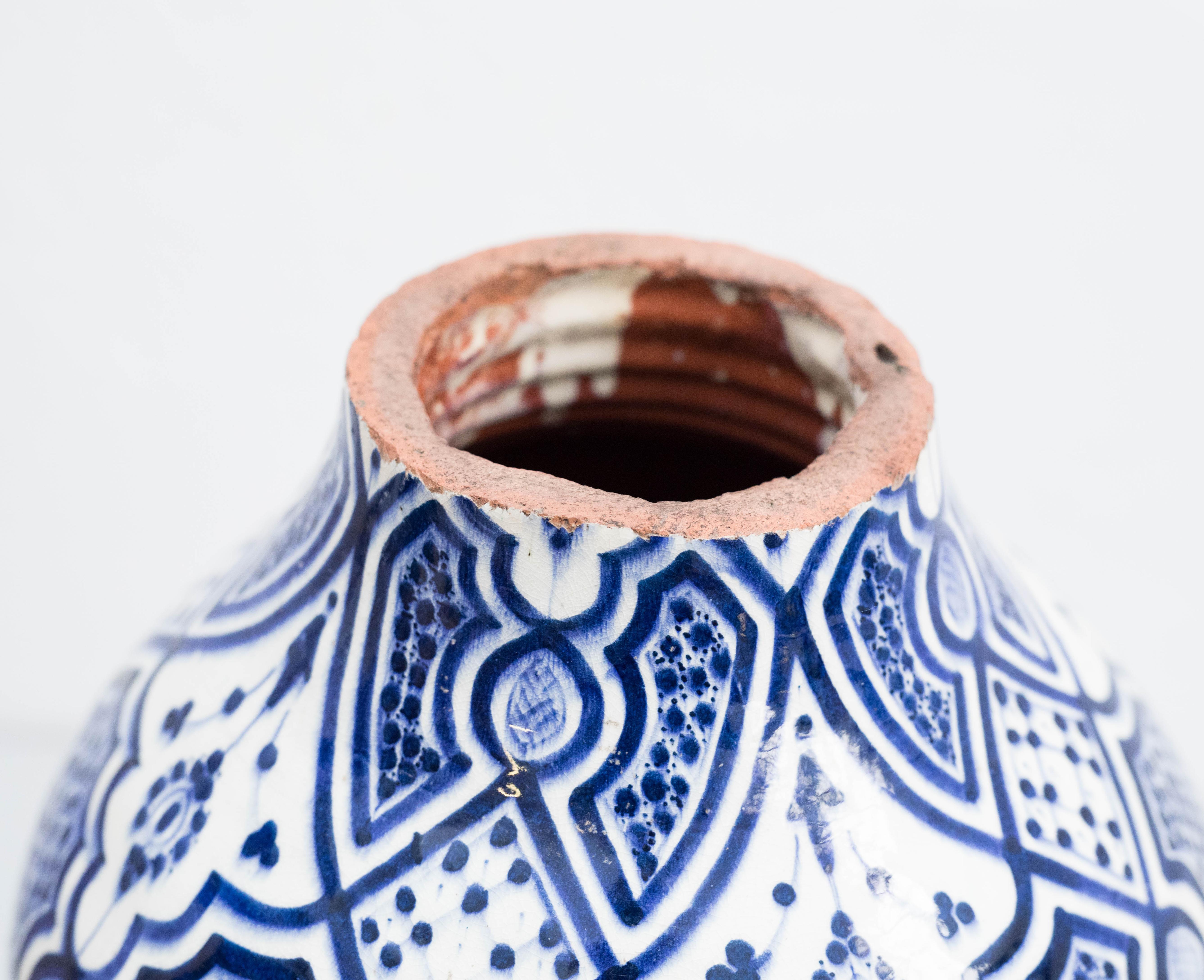 Handbemalte Keramikvase, um 1960 im Angebot 4