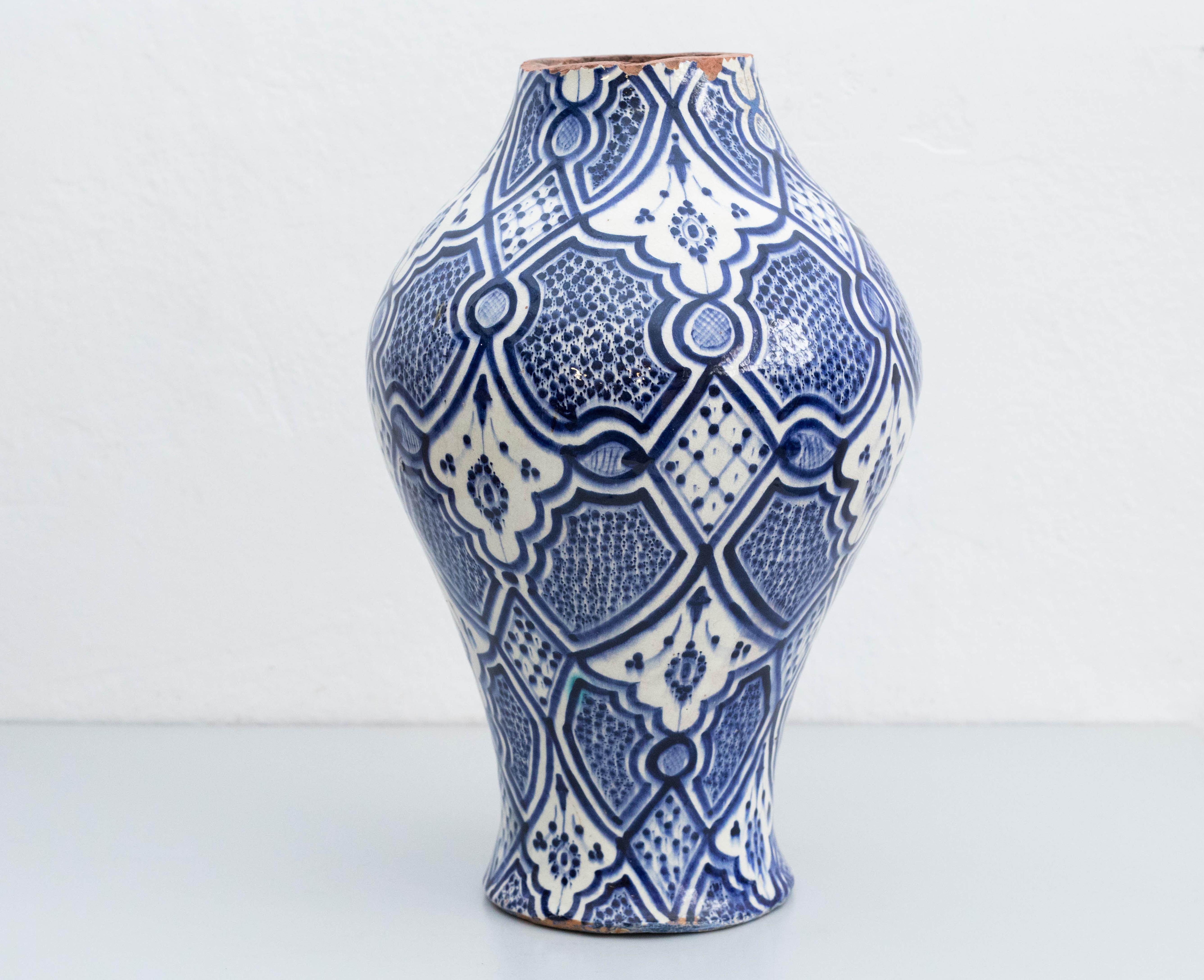 Ceramic Hand Painted Vase, circa 1960 In Good Condition For Sale In Barcelona, Barcelona