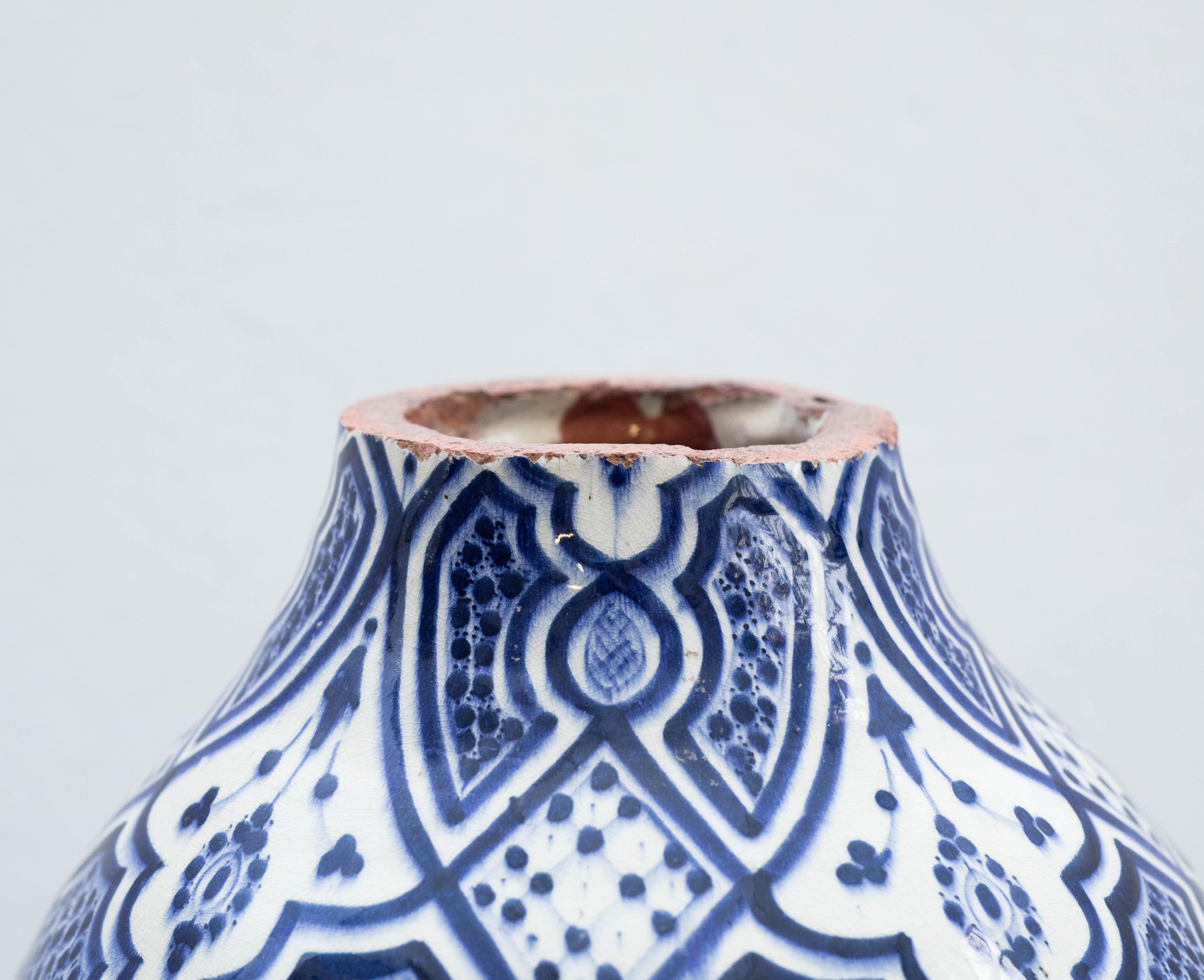 Handbemalte Keramikvase, um 1960 im Angebot 1
