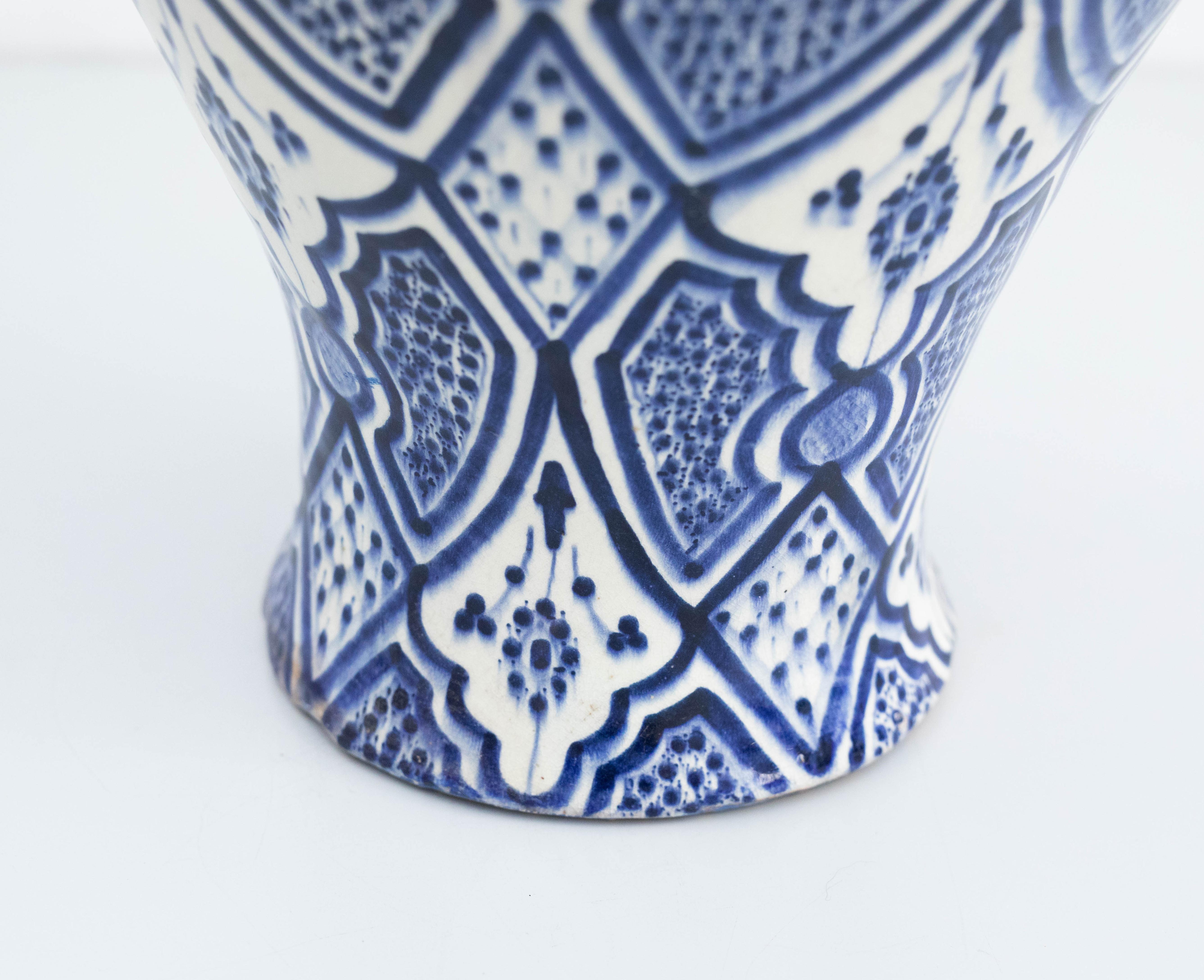 Handbemalte Keramikvase, um 1960 im Angebot 3