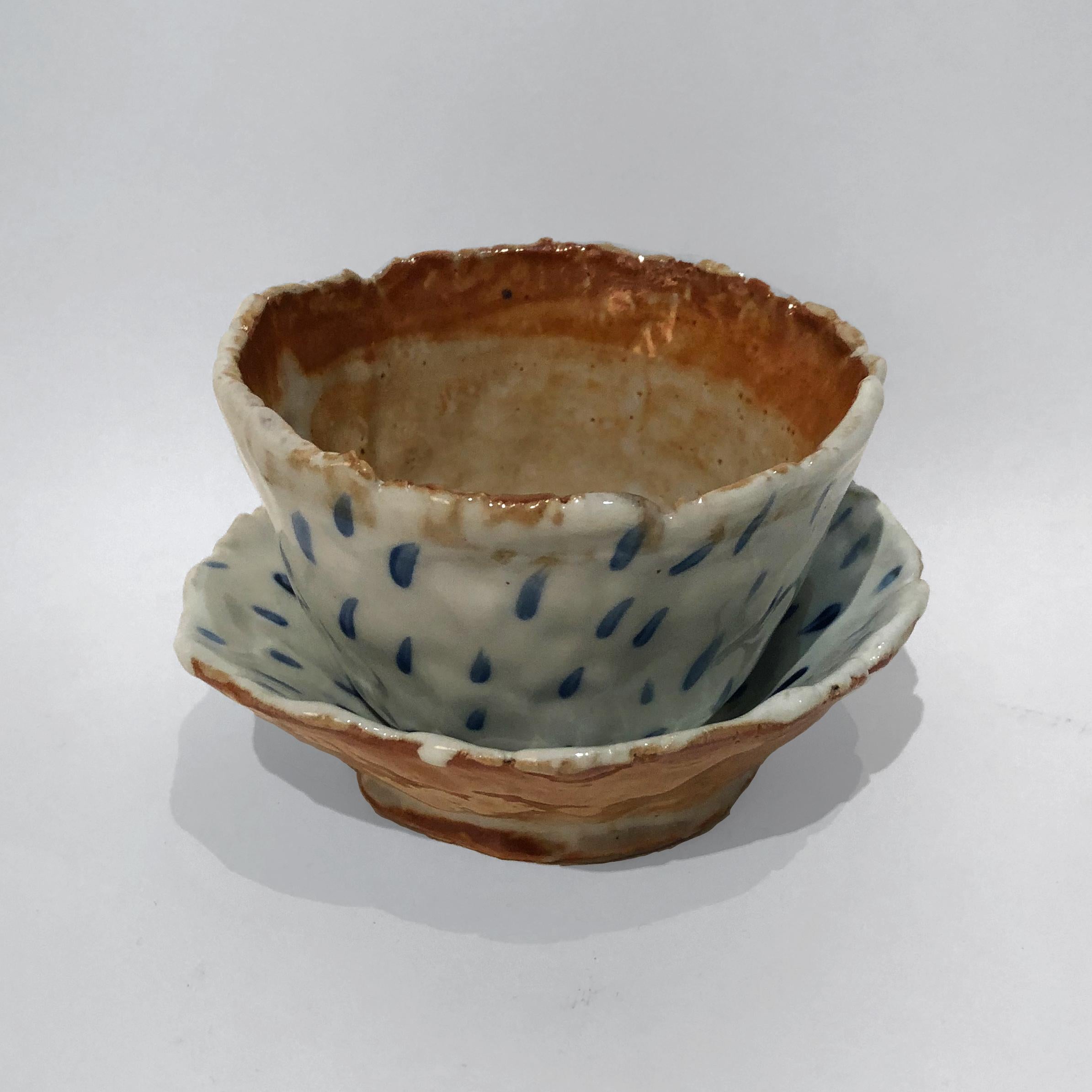 Hannelore’s creations are intended to be functional, yet deeply imbued with expressive content. In her ceramic vessels, she looks for relaxed forms that feel more gestural, soft and fluid even after they have been fired. All her creations are