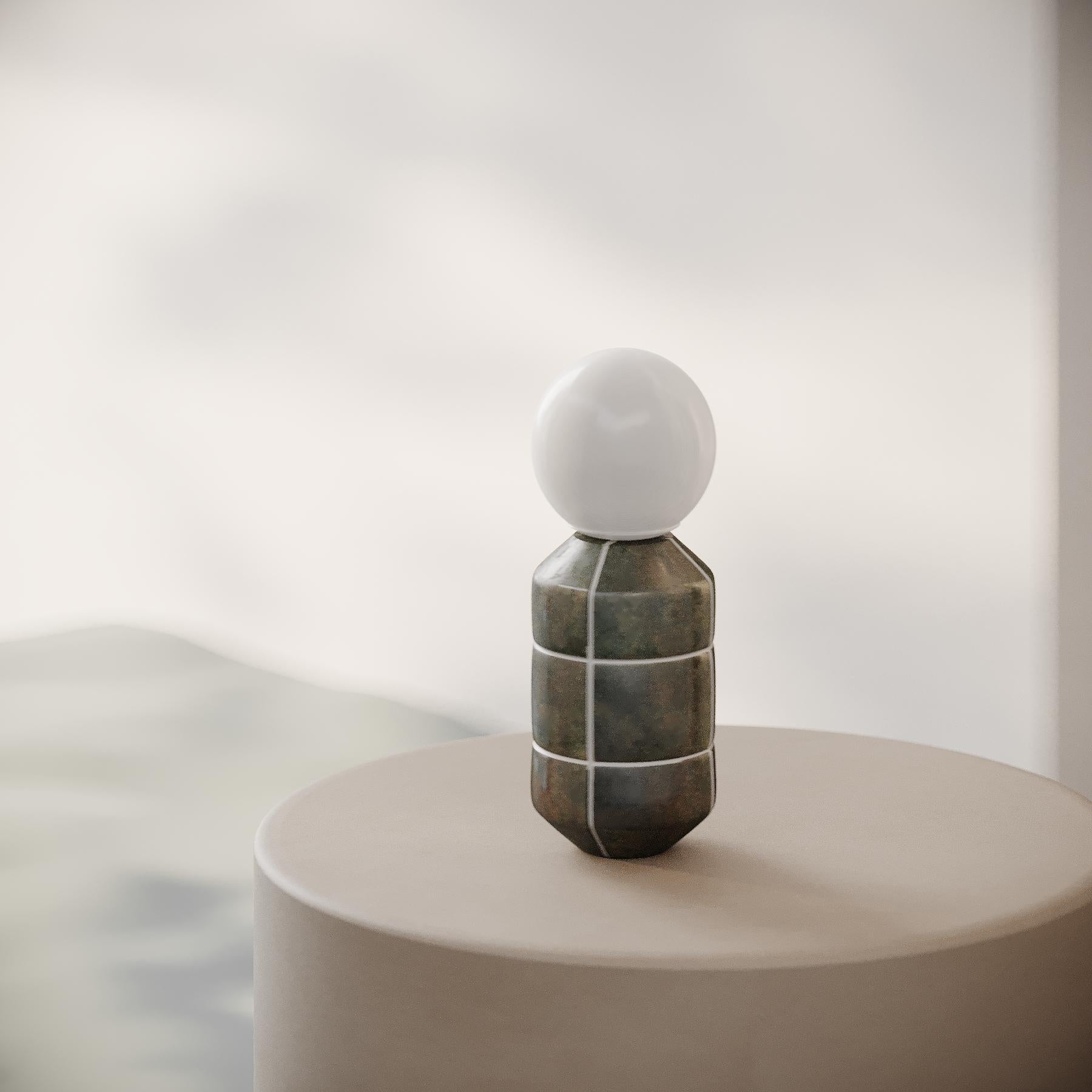 XXIe siècle et contemporain Lampadaire artisanal Navazi, poterie moderne avec verre opaque en vente