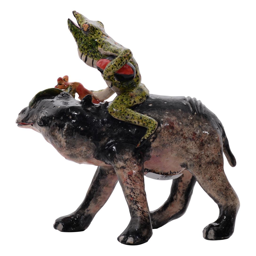 Escultura de cerámica Hipopótamo y Rana jinete, Mano  fabricado en Sudáfrica Al fuego en venta