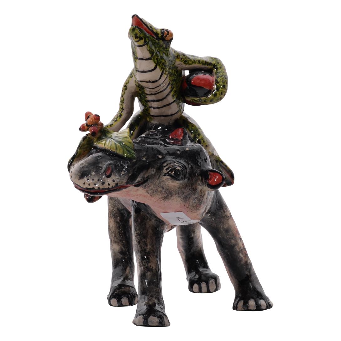 Escultura de cerámica Hipopótamo y Rana jinete, Mano  fabricado en Sudáfrica en Nuevo estado para la venta en North Miami, FL
