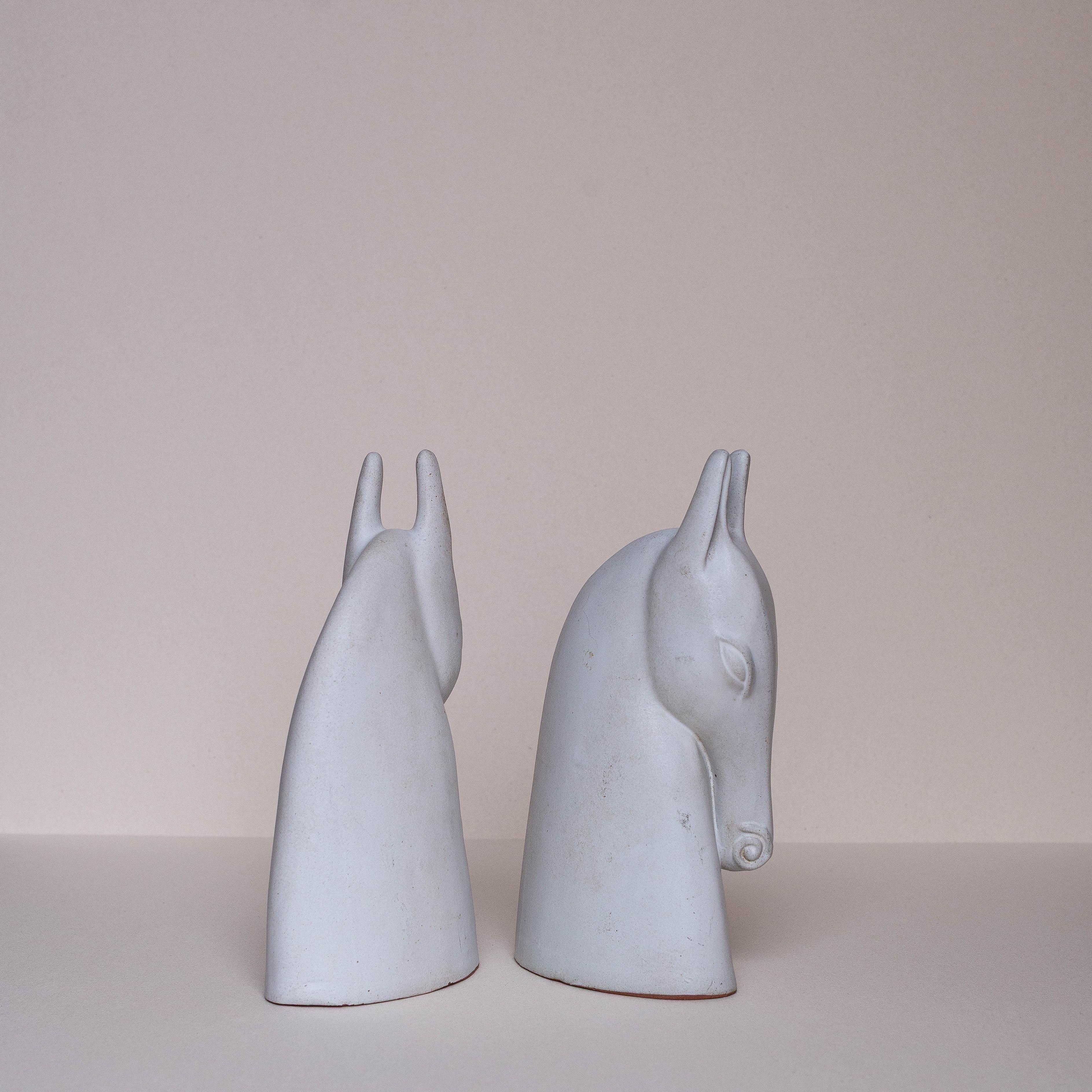 Serre-livres en céramique pour chevaux - Paire de sculptures d'animaux par Anette Edmark - années 1990 en vente 2