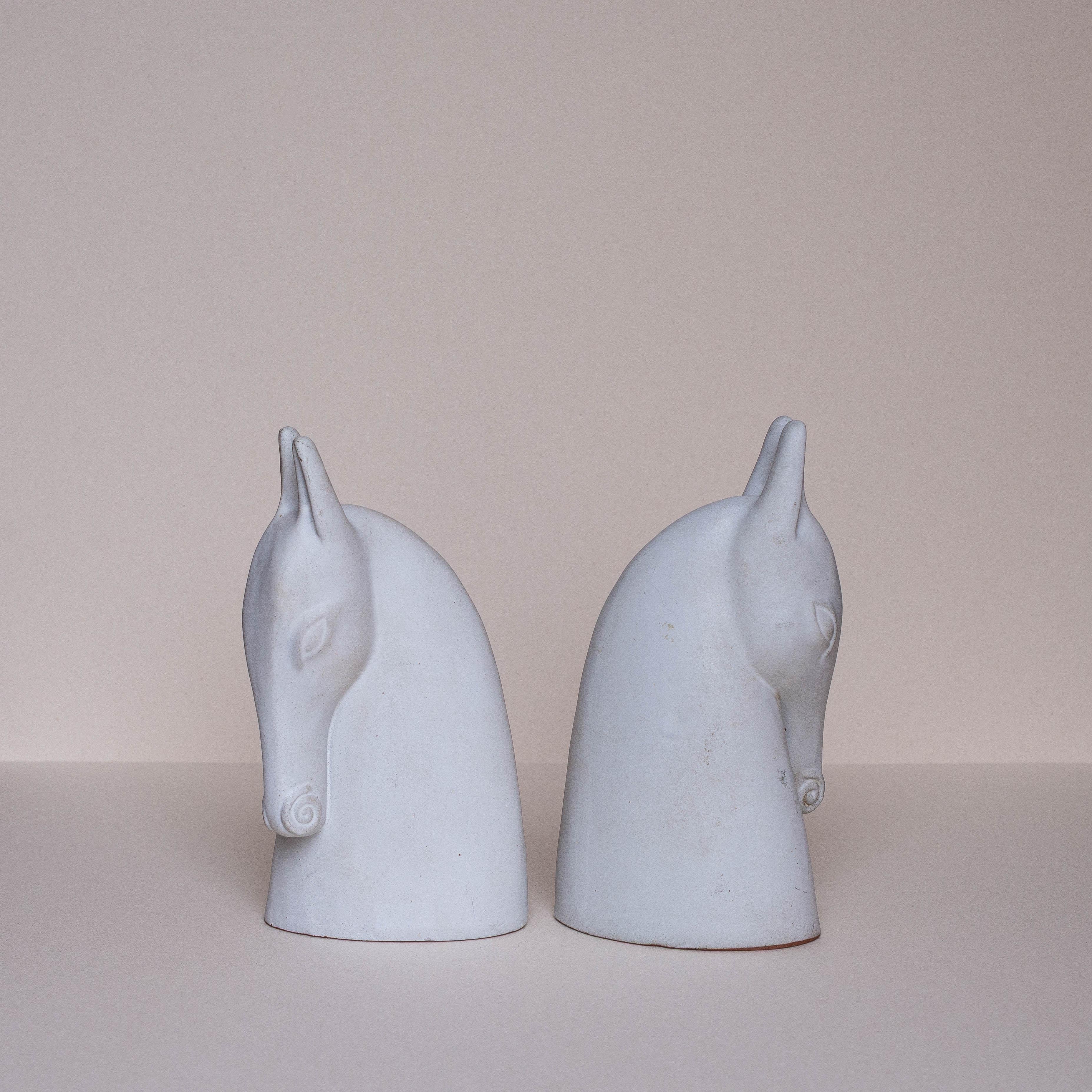 Serre-livres en céramique pour chevaux - Paire de sculptures d'animaux par Anette Edmark - années 1990 en vente 3