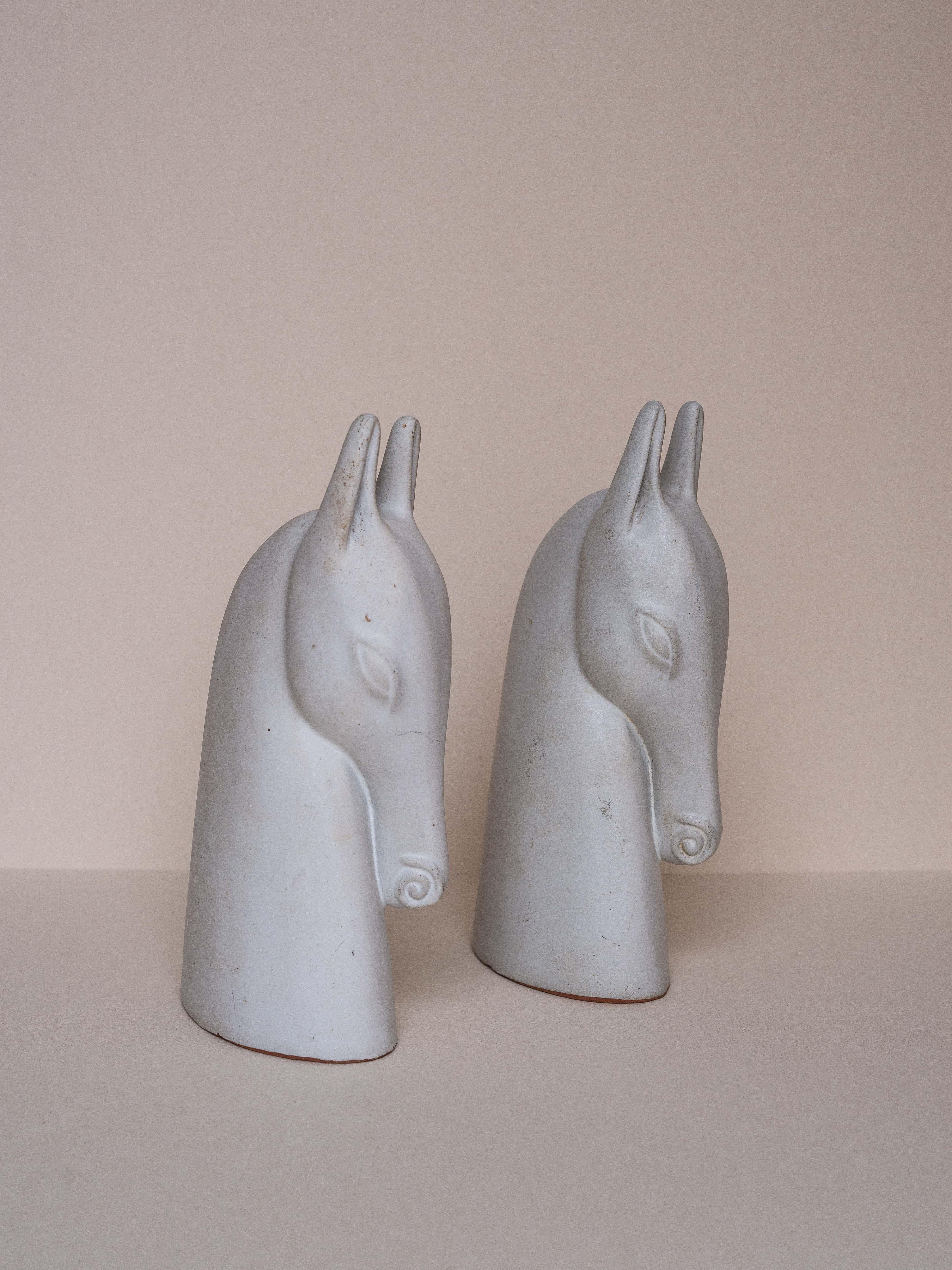 Serre-livres en céramique pour chevaux - Paire de sculptures d'animaux par Anette Edmark - années 1990 en vente 4