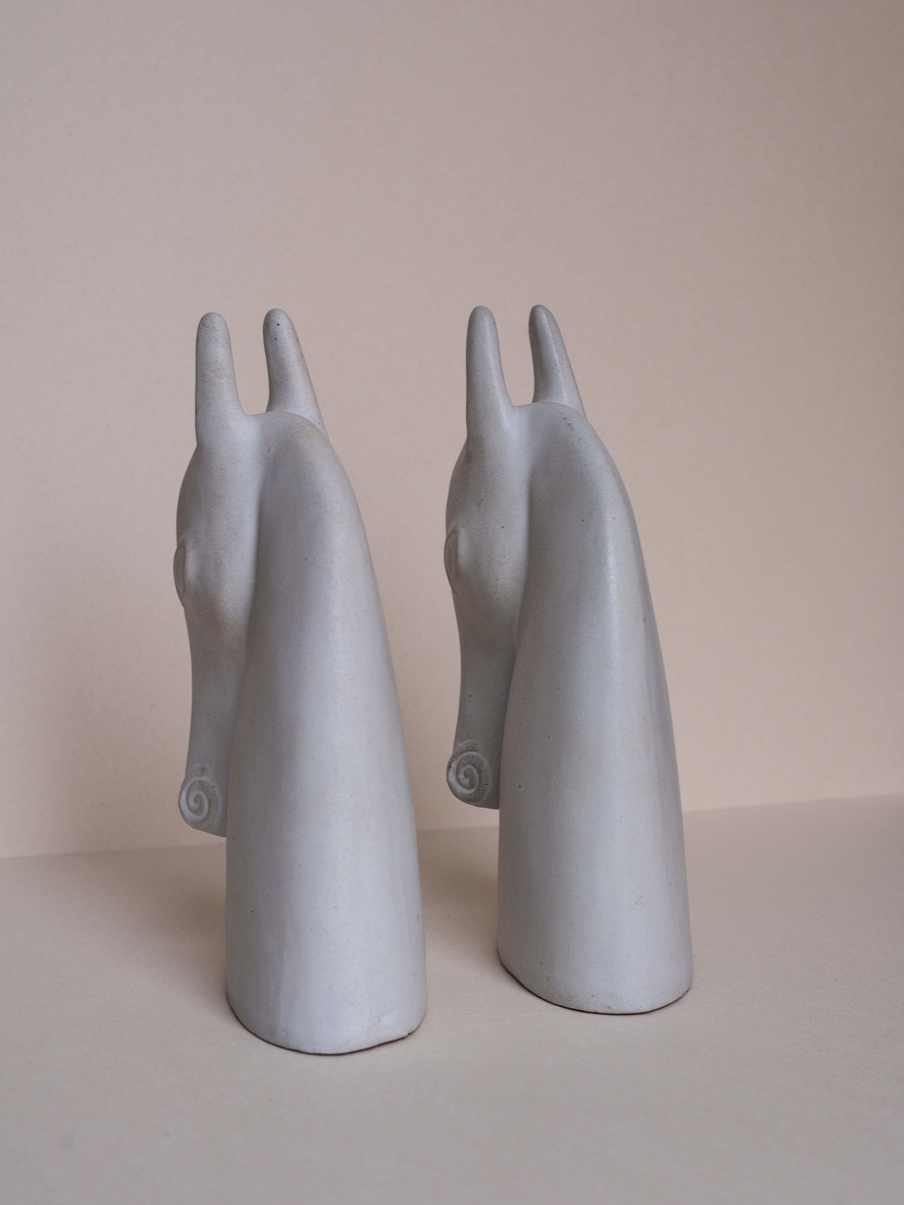 Serre-livres en céramique pour chevaux - Paire de sculptures d'animaux par Anette Edmark - années 1990 en vente 5