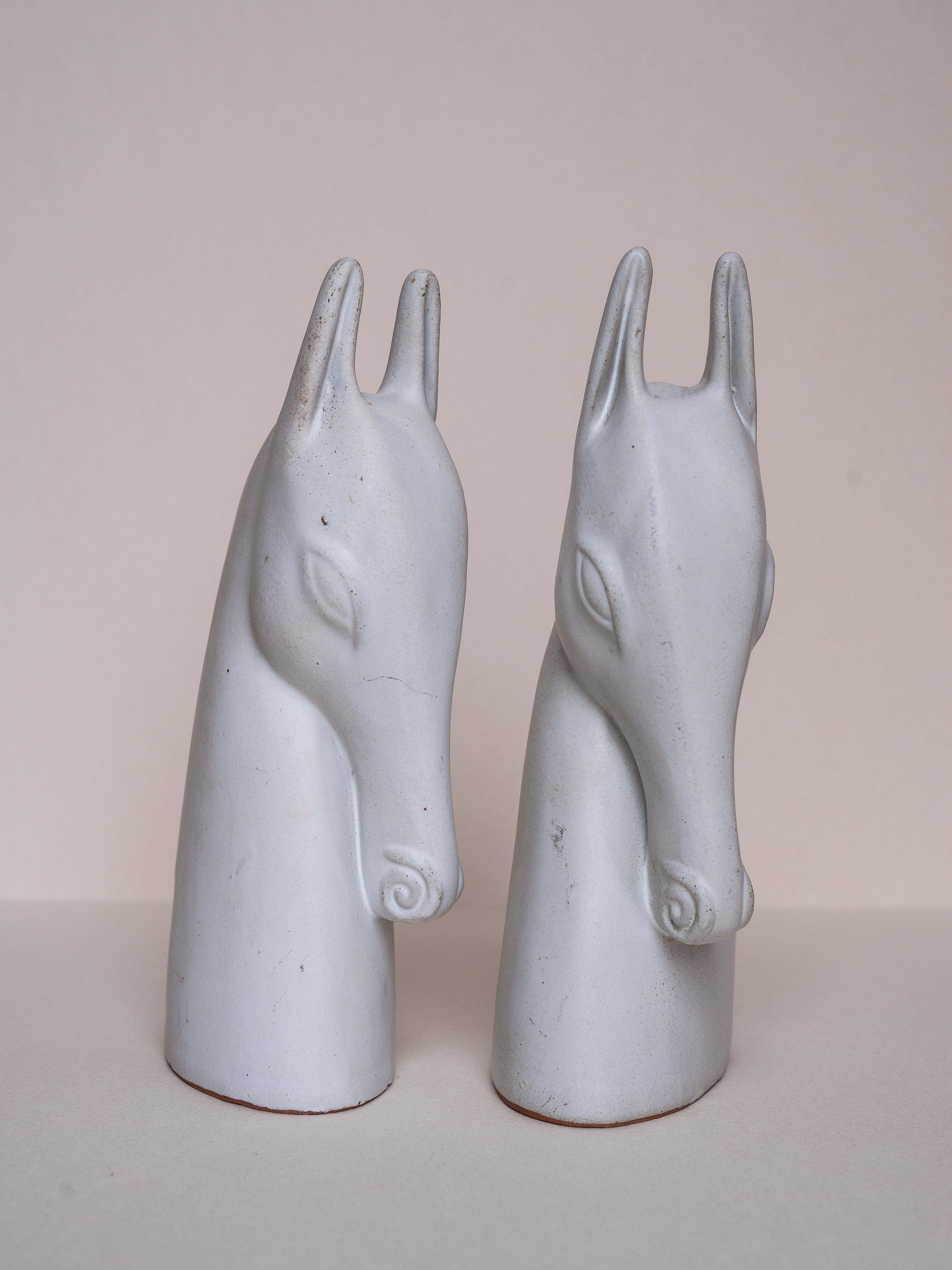 Émaillé Serre-livres en céramique pour chevaux - Paire de sculptures d'animaux par Anette Edmark - années 1990 en vente