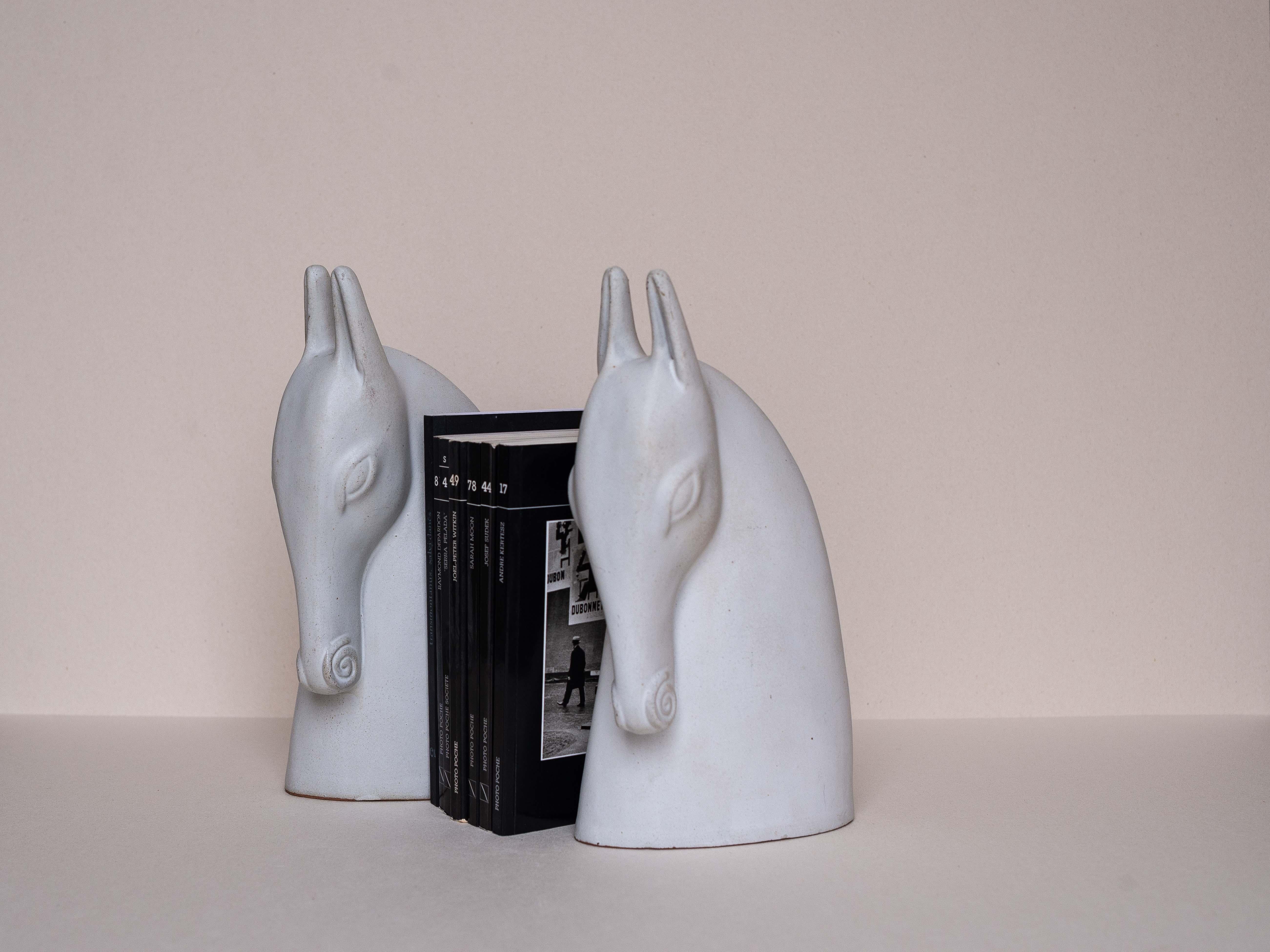 Serre-livres en céramique pour chevaux - Paire de sculptures d'animaux par Anette Edmark - années 1990 Bon état - En vente à ROUEN, Normandie