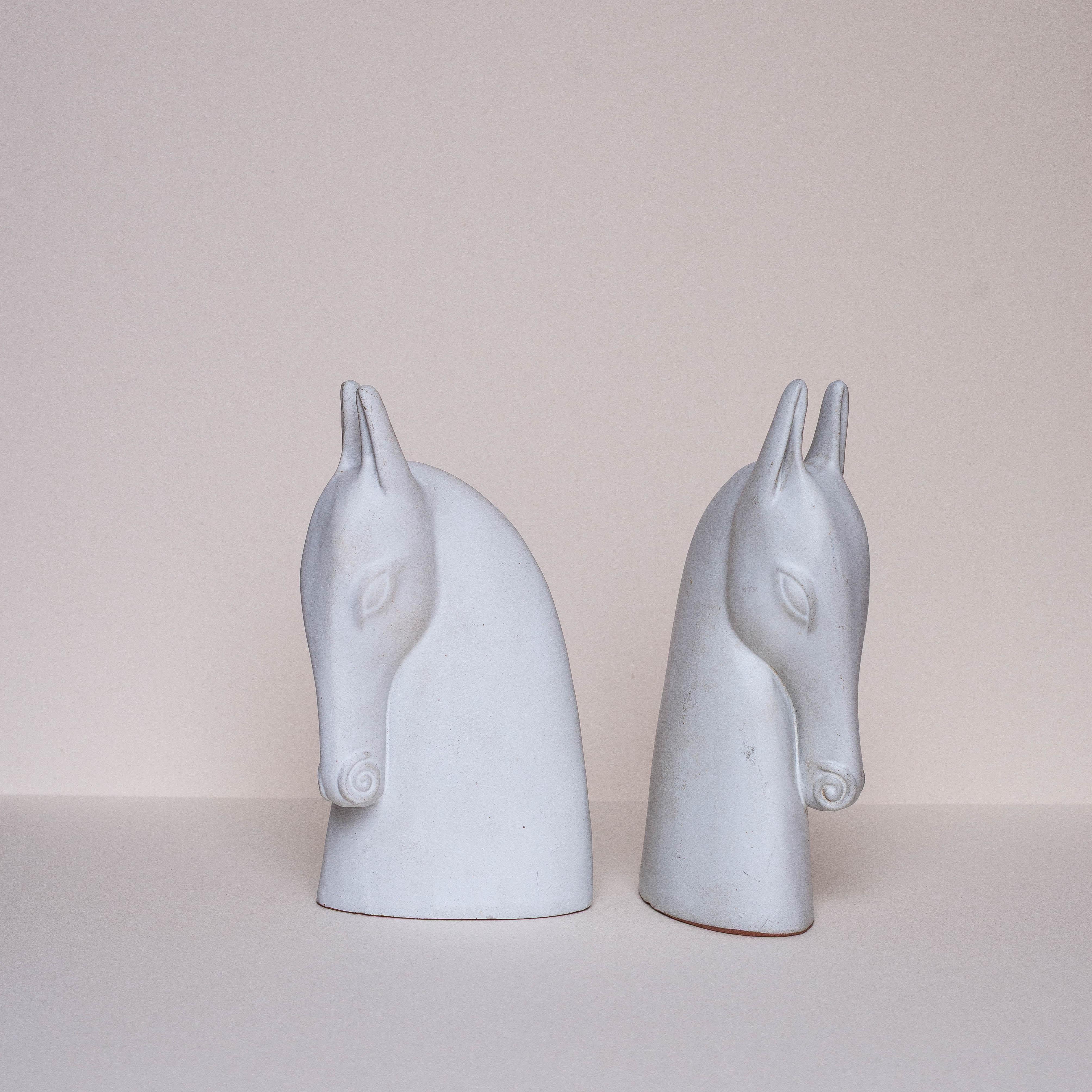 Céramique Serre-livres en céramique pour chevaux - Paire de sculptures d'animaux par Anette Edmark - années 1990 en vente