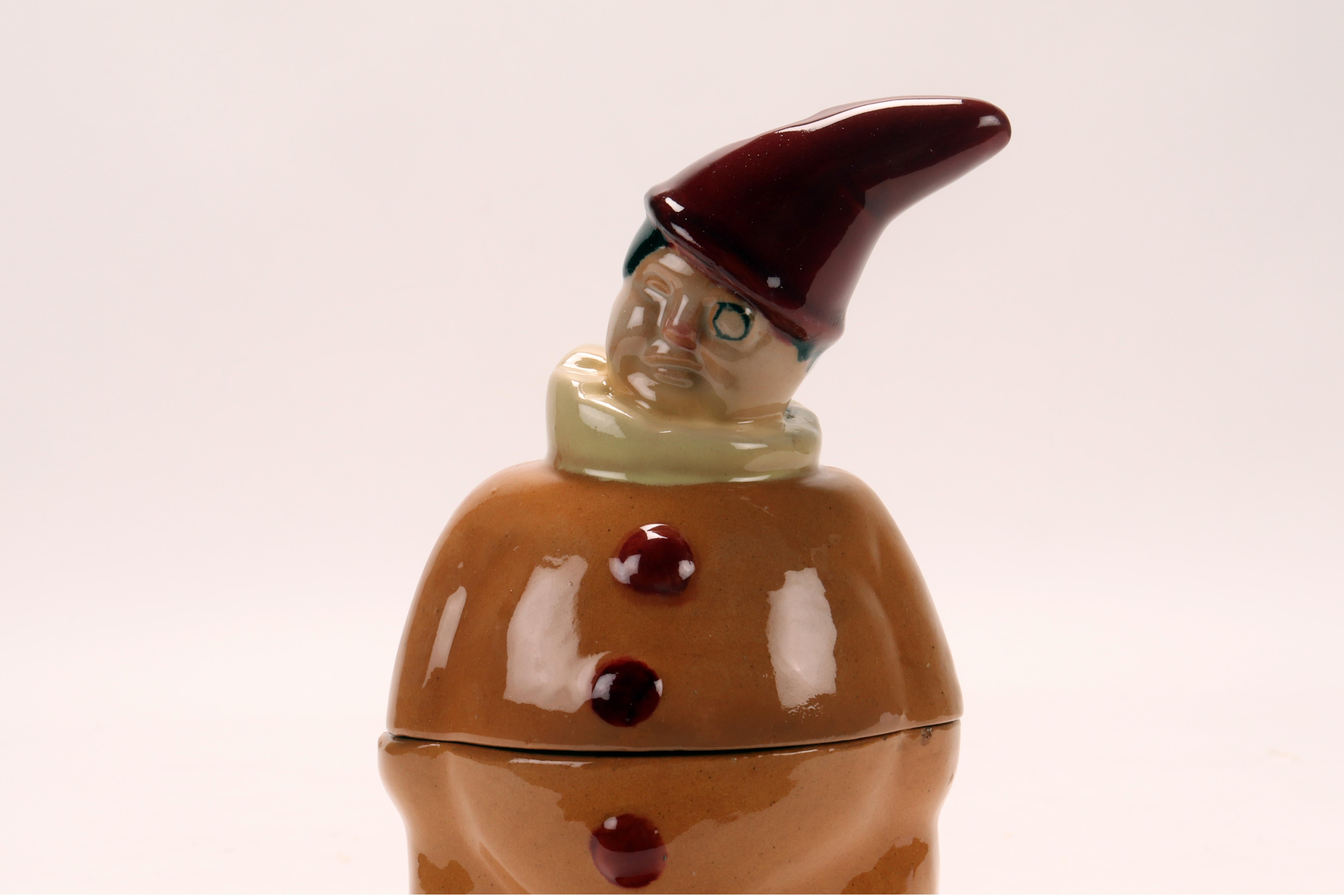 20th Century Ceramic inkwell-pen holder depicting a Pierrot, Austria 1930.  For Sale