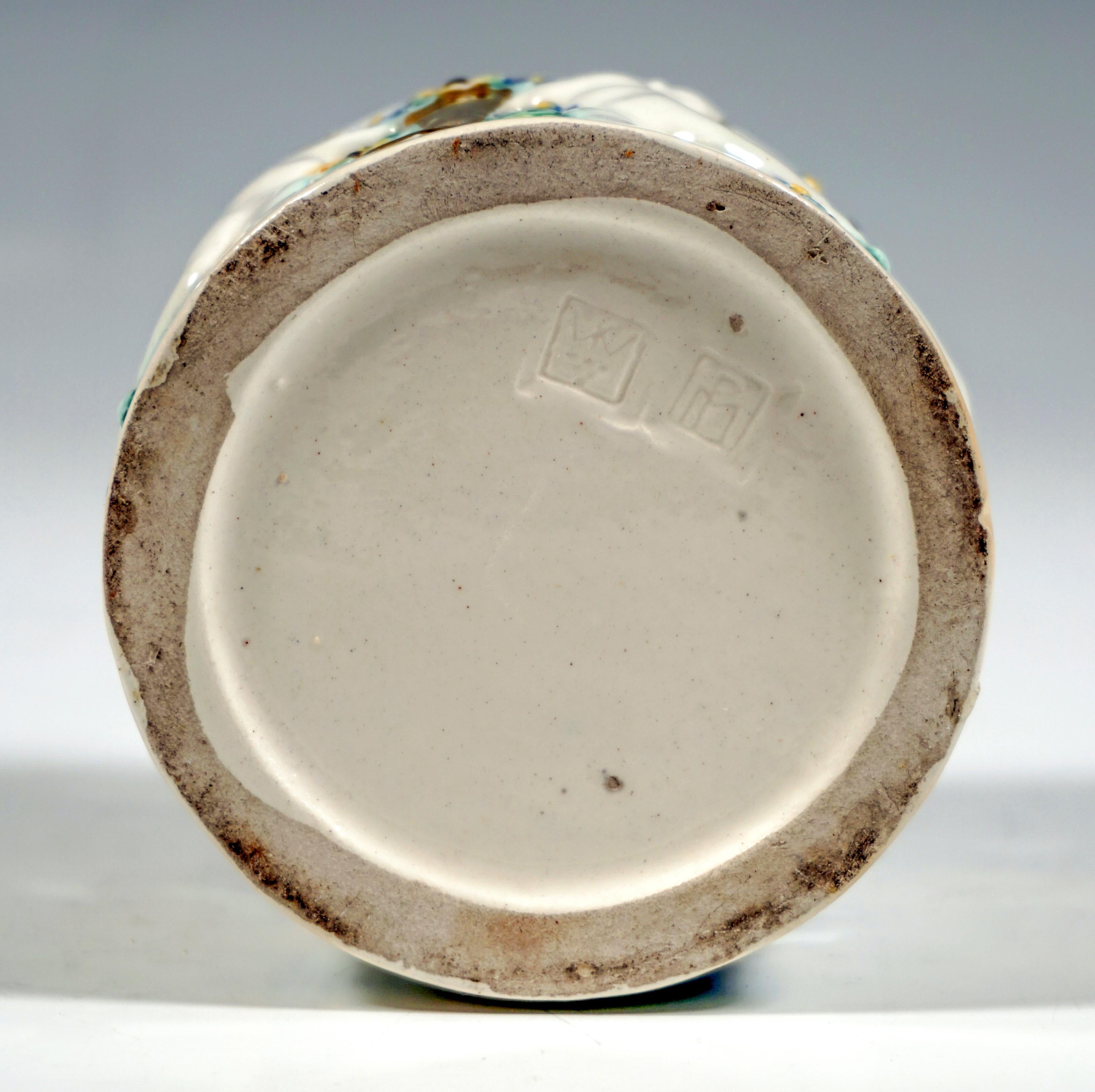 Keramik-Tintenfass mit Putten von Michael Powolny, Wiener Keramik, 1910-1912 (Gemalt) im Angebot