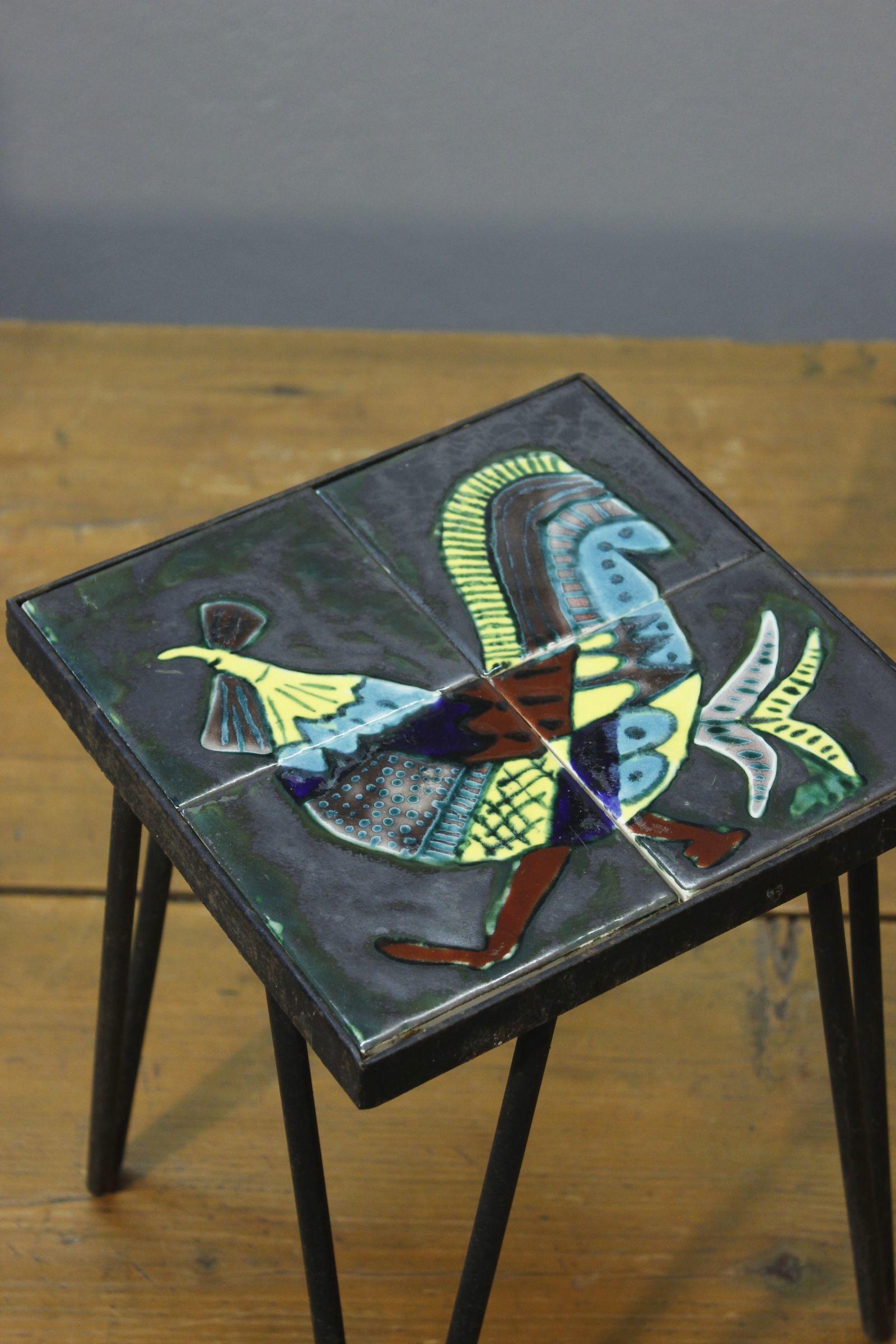 Plant stand circa 1950 in wrought iron, tiles with stylized rooster design by Gabriel Fourmaintraux in Desvres. 

In good condition, unglued tiles.