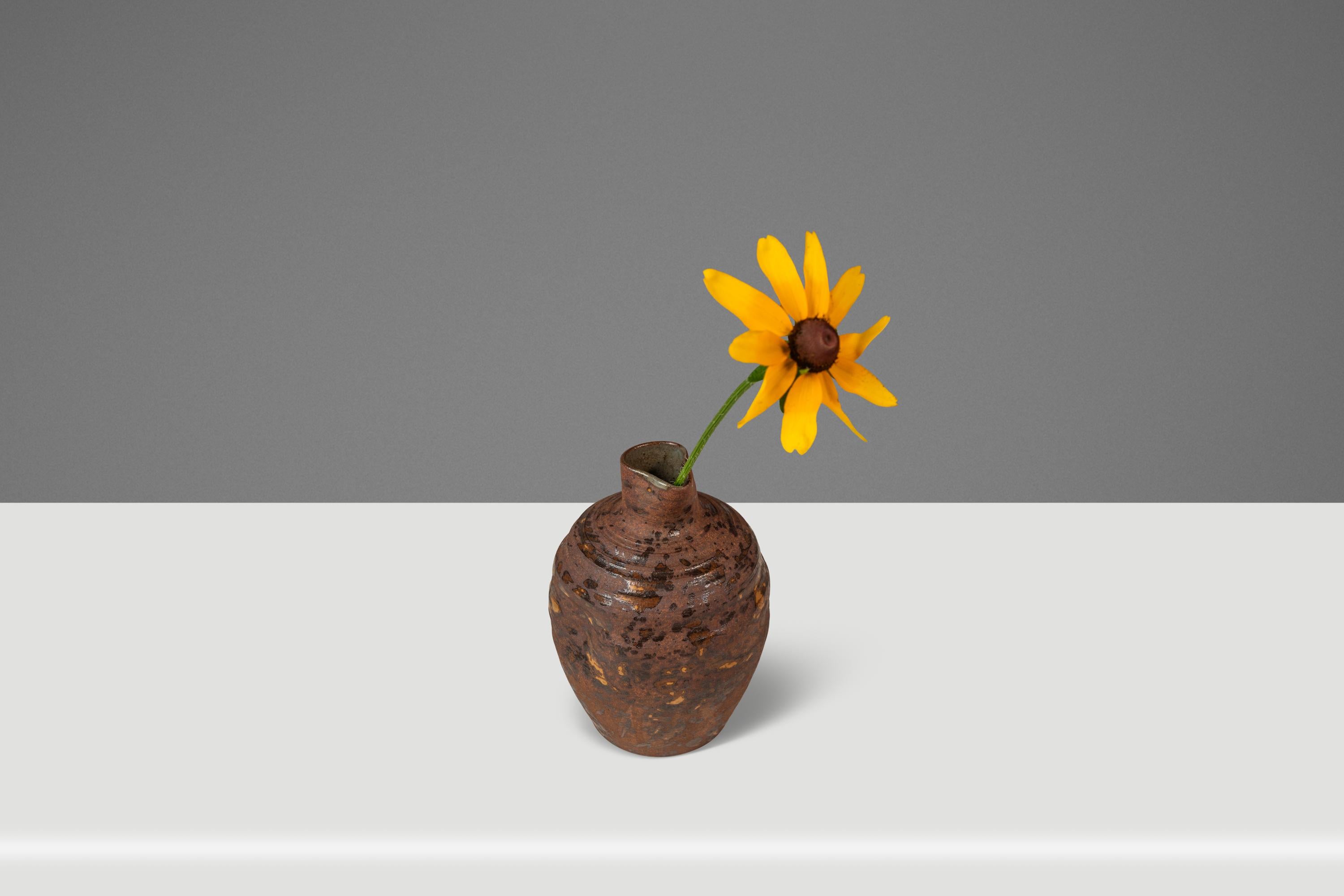 Mid-Century moderno Vaso da fiori in ceramica giapponese Shigaraki Yaki Ikebana, Giappone, 1960 ca. in vendita