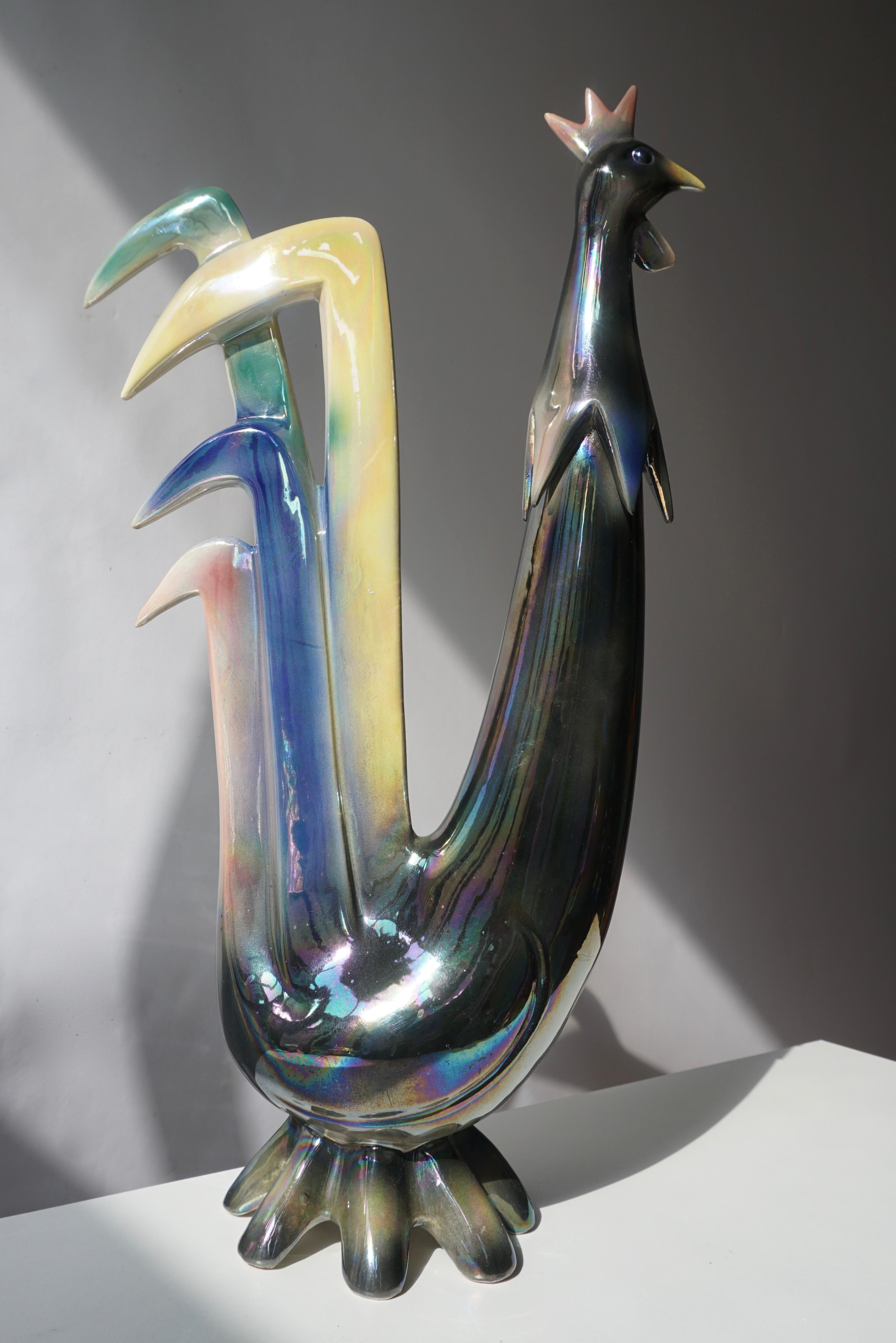 Un grande gallo in ceramica originale degli anni '50 di Jema, Paesi Bassi.
Misure: Altezza 54 cm.
Larghezza 30 cm.
Profondità 14 cm.