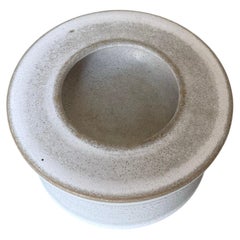 Portagioie in ceramica, disegnato da Nanni Valentini per Ceramiche Arcore, firmato