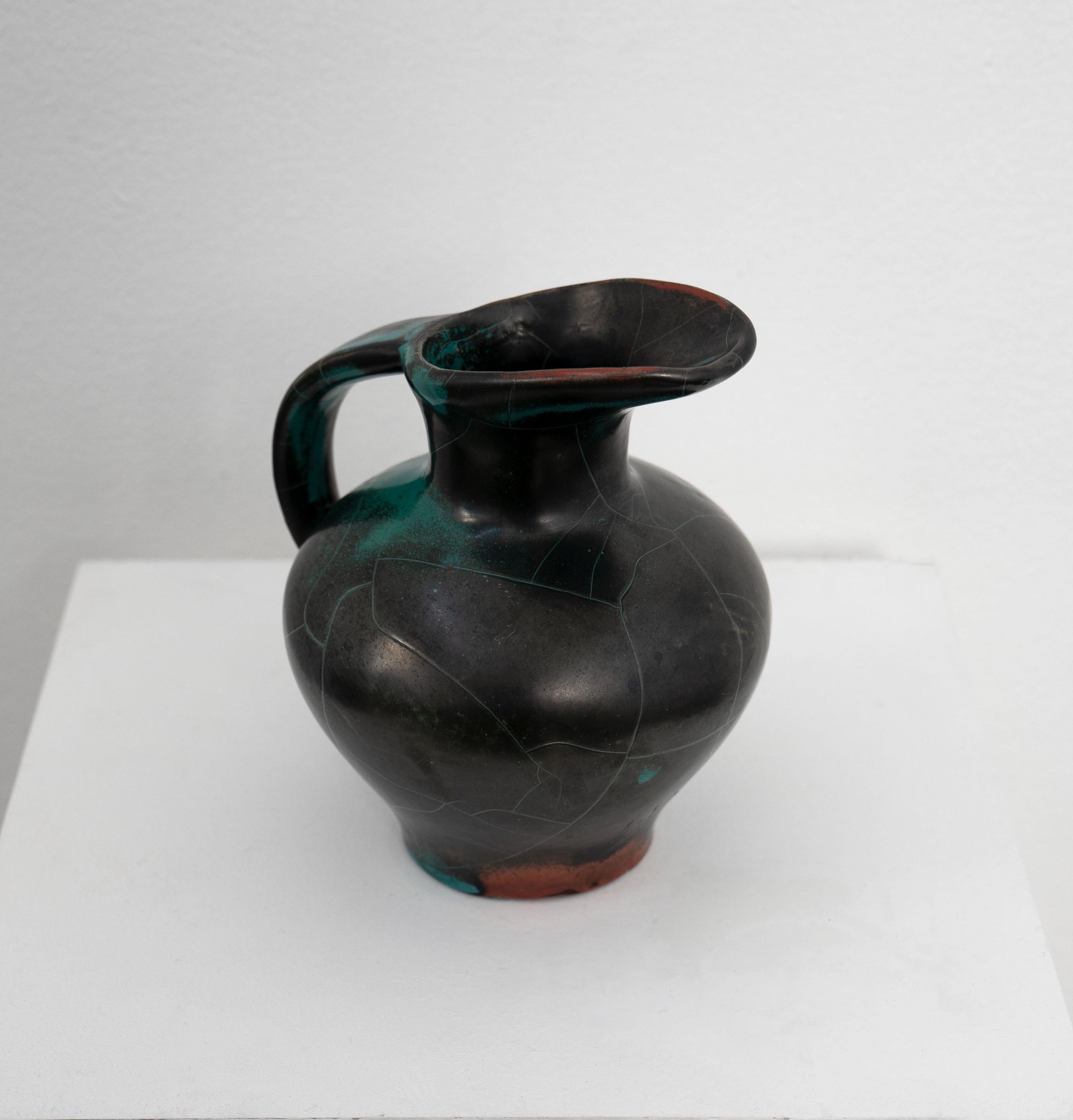 Richard Uhlemeyer è nato a Gottinga, in Germania, e ha frequentato la scuola di arti e mestieri di Hanover.  negli anni '20. Negli anni '30 fondò il suo studio Pottery, il 