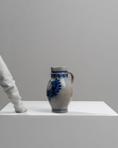 Brocca antica in ceramica belga, finitura smaltata, design funzionale