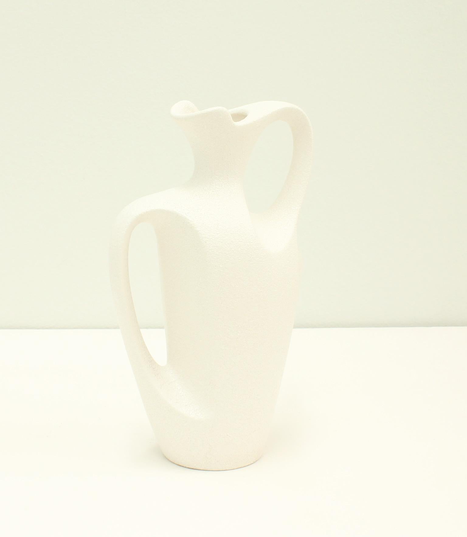 Ceramic jug vase designed by Roberto Rigon and produced by Bertoncello, Italy, 1970's. Ceramic in matte white grainy glaze.