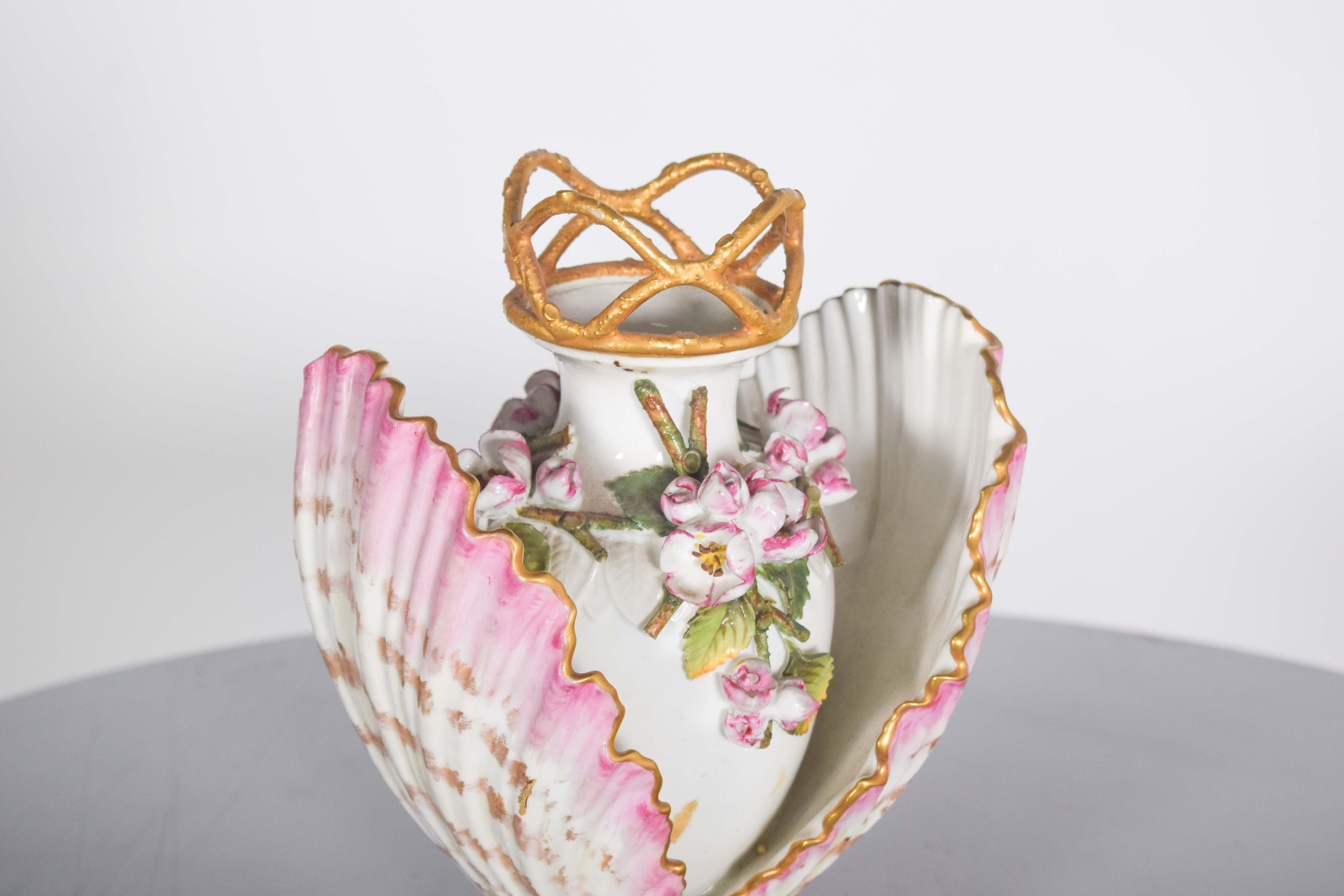 Ceramic Jug With Shell Polychrome Decoration In Fair Condition For Sale In Lisboa, Lisboa